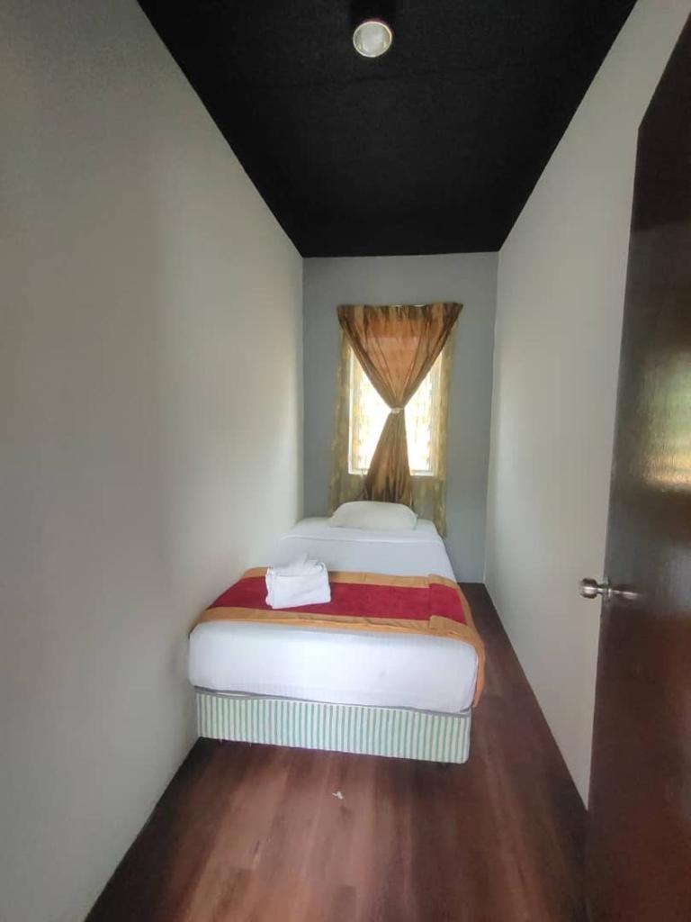 Bungalow with Garden View - Photo 8