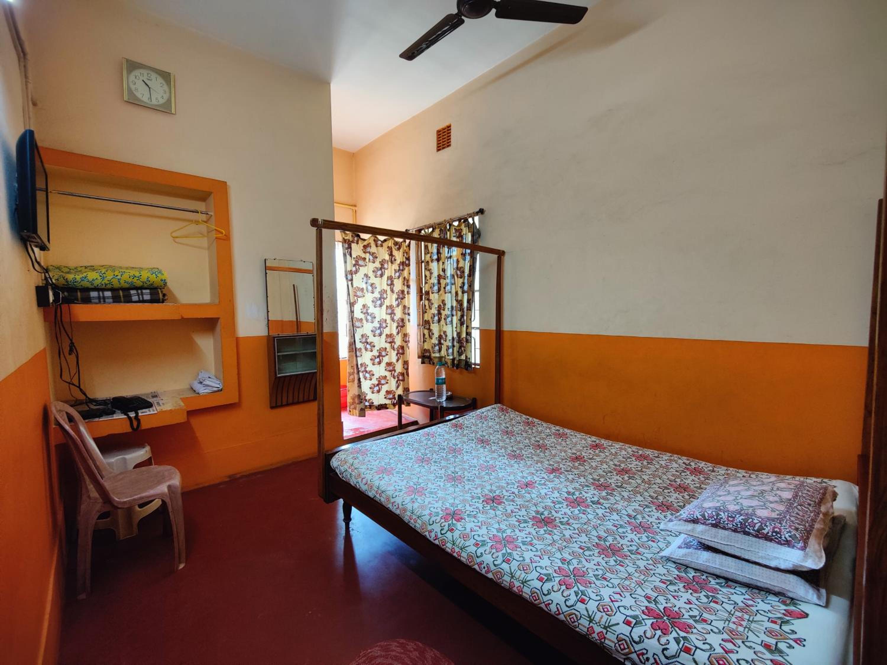 Deluxe Room (2 Adults + 1 Child) - Photo 5
