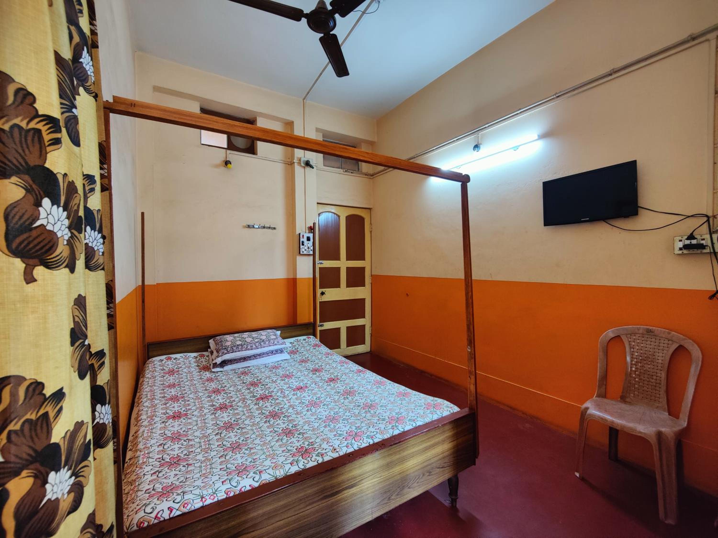 Deluxe Room (2 Adults + 1 Child) - Photo 4