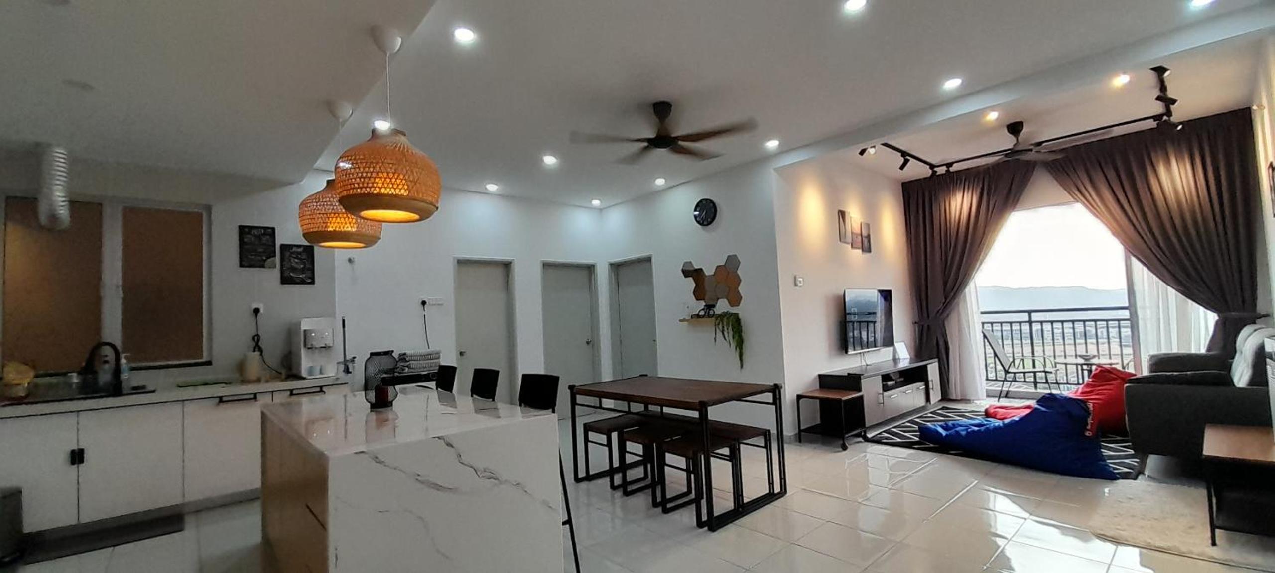 Three-Bedroom Apartment with Balcony photo 1