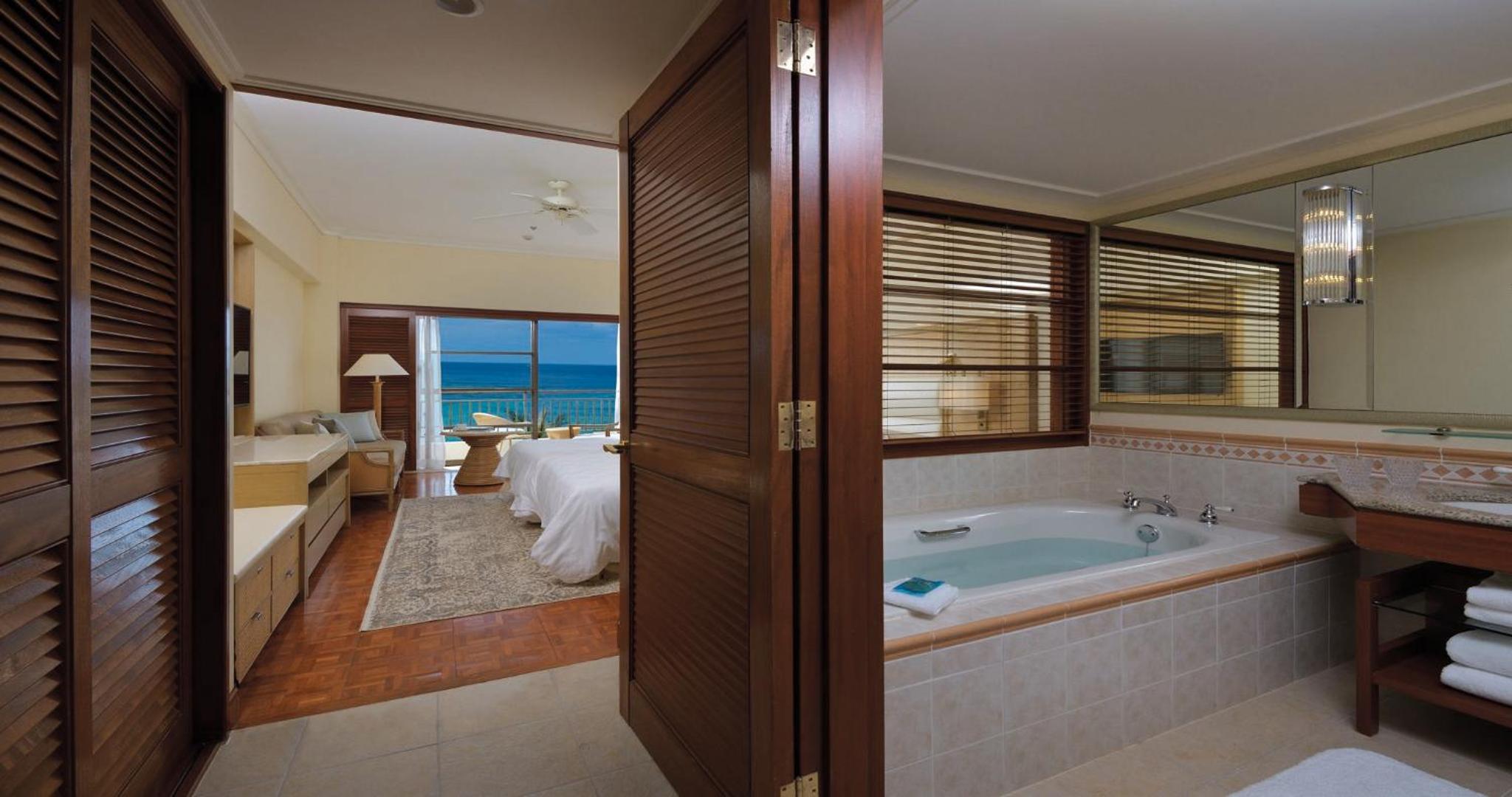 Deluxe Natural Ocean Front