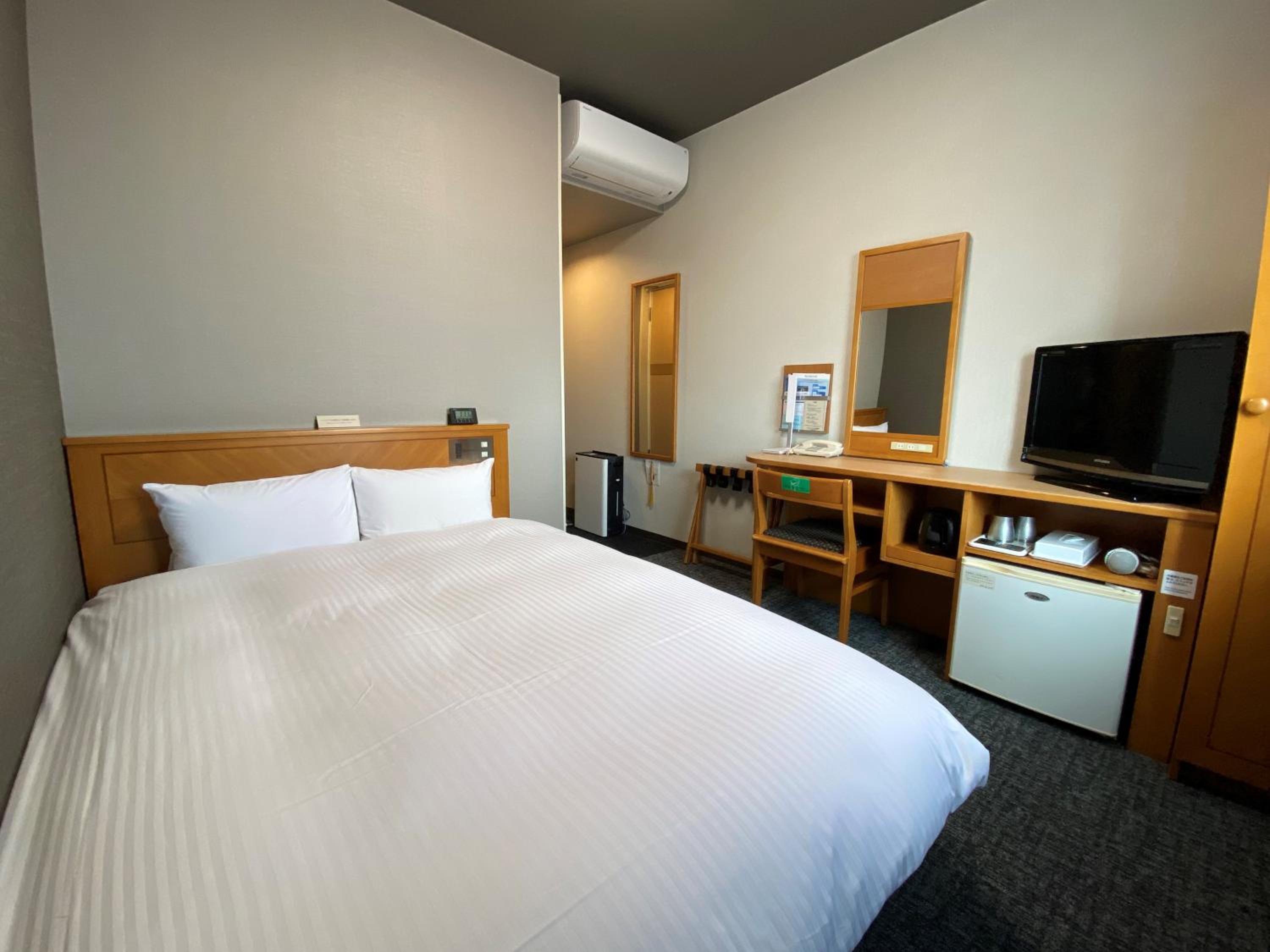 Double Room with Small Double Bed - Smoking - Photo 1