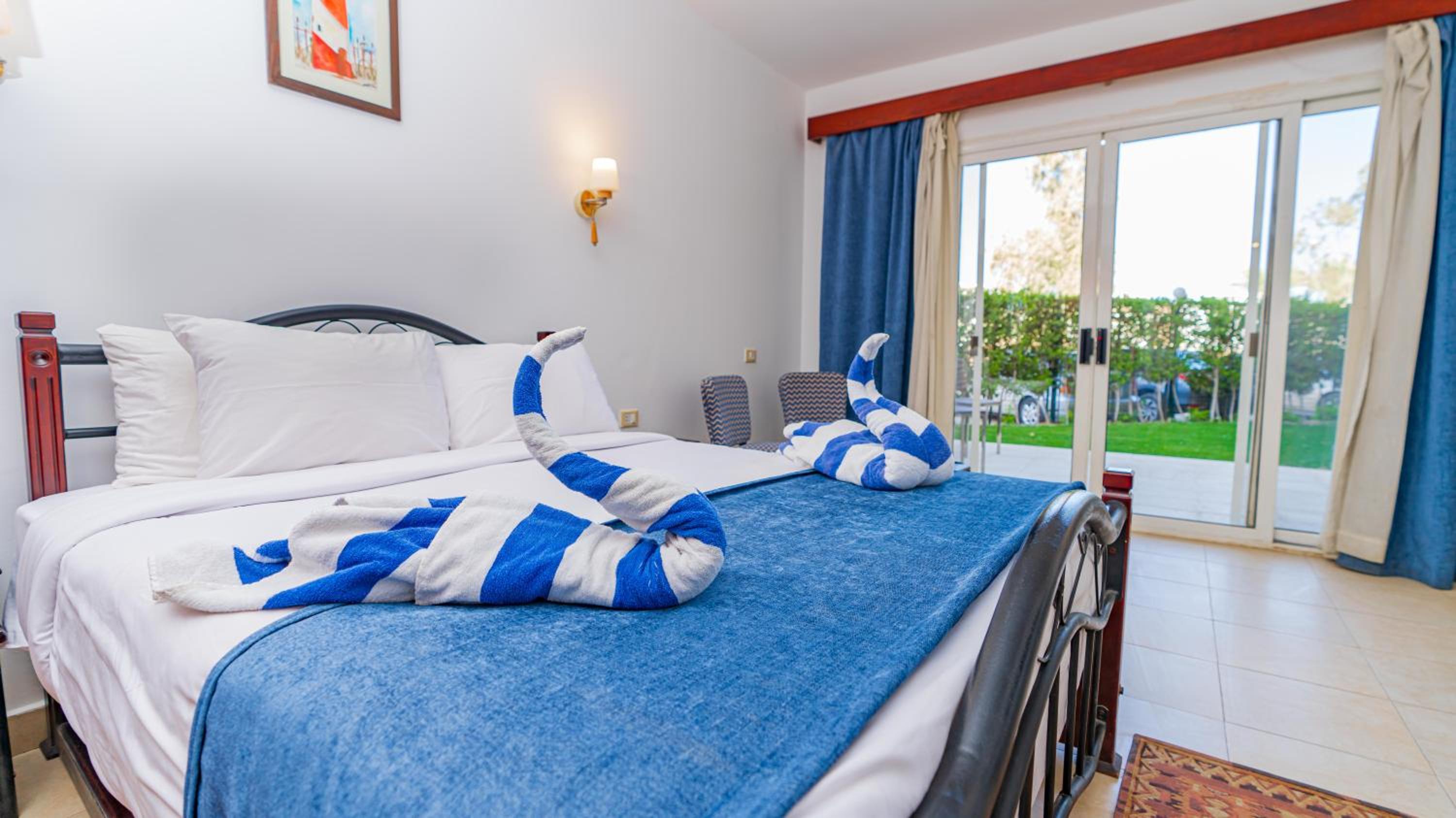 Deluxe Queen Suite - Photo 6