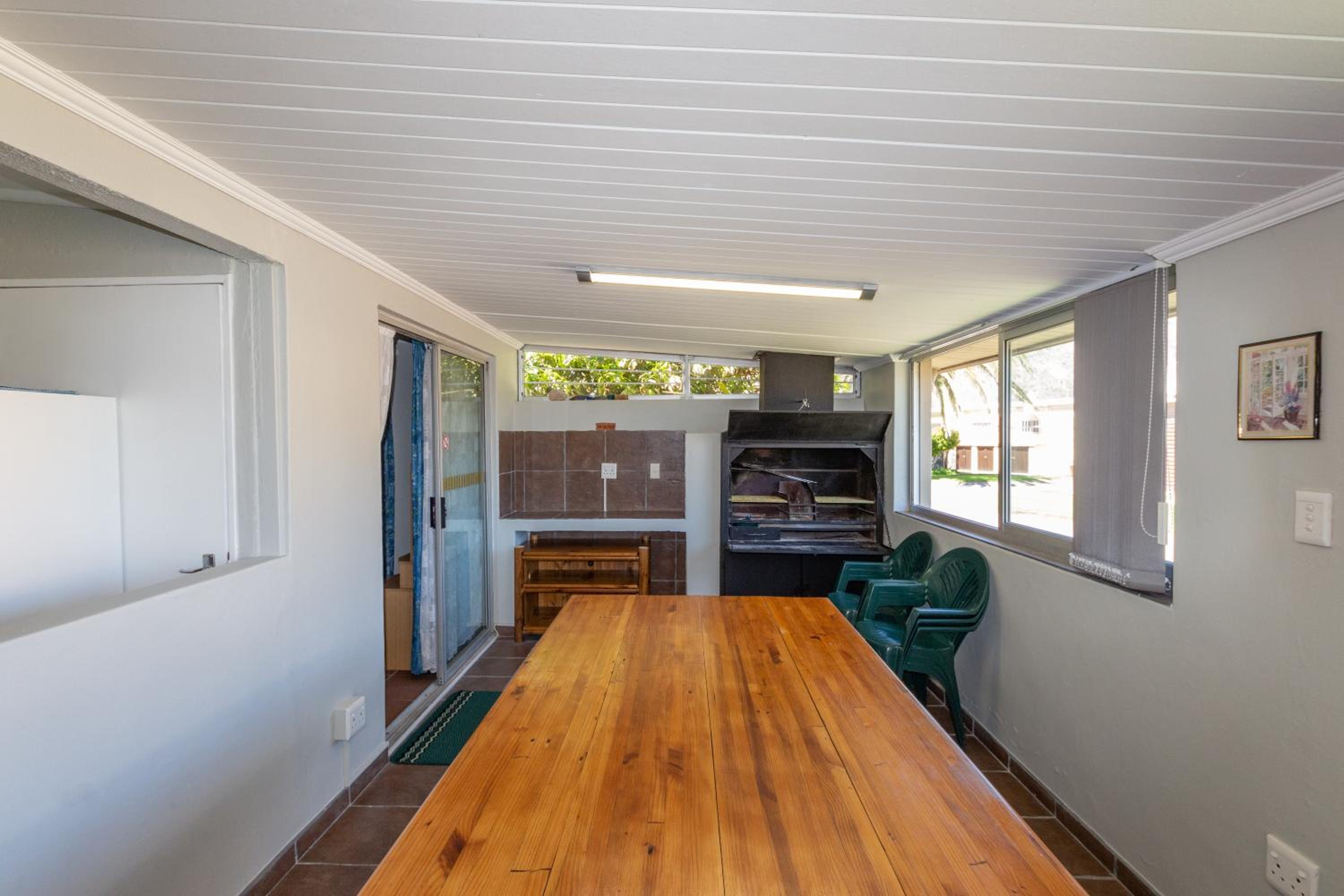 Three-Bedroom House photo 2