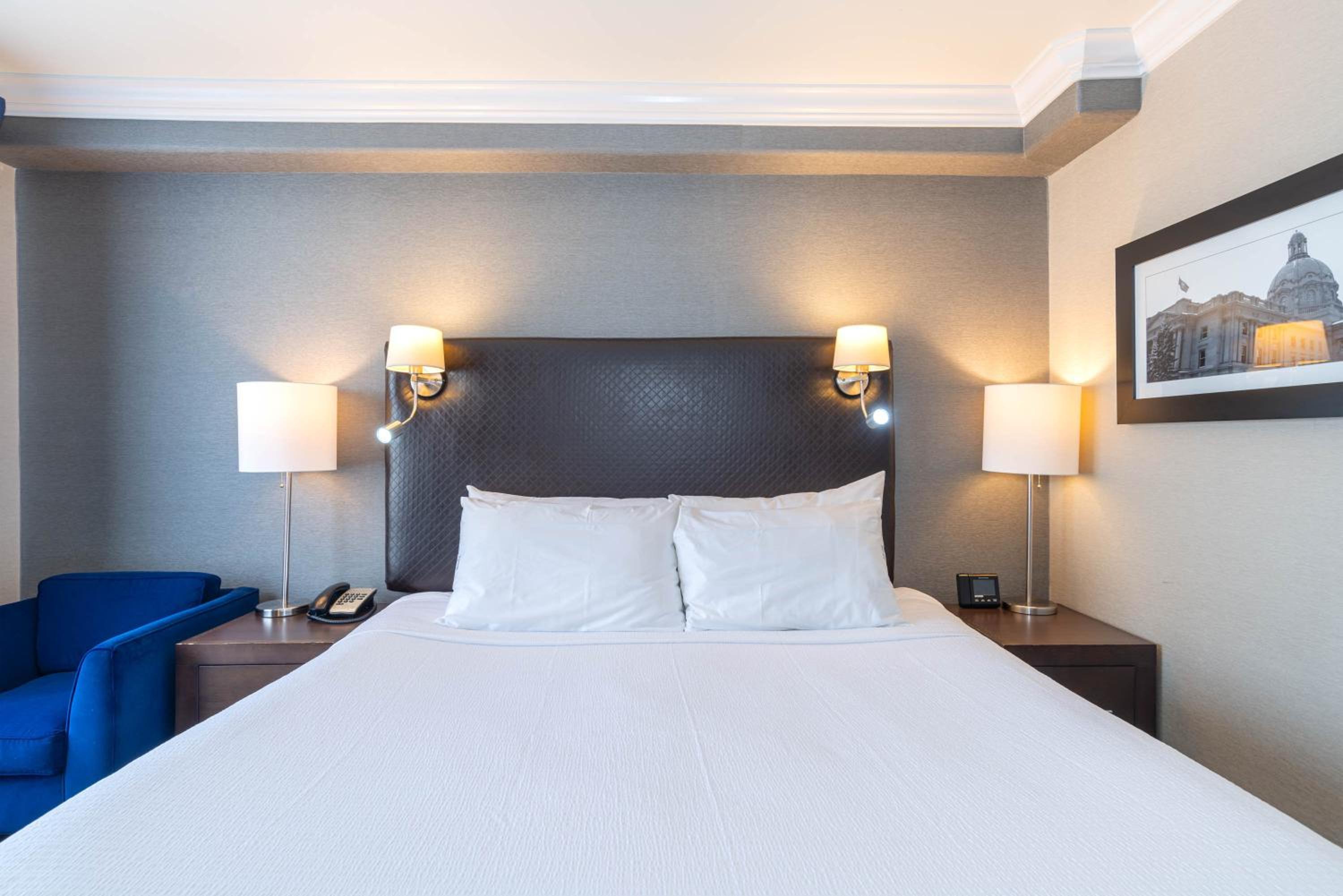 Standard Room, 1 King Bed - Photo 3