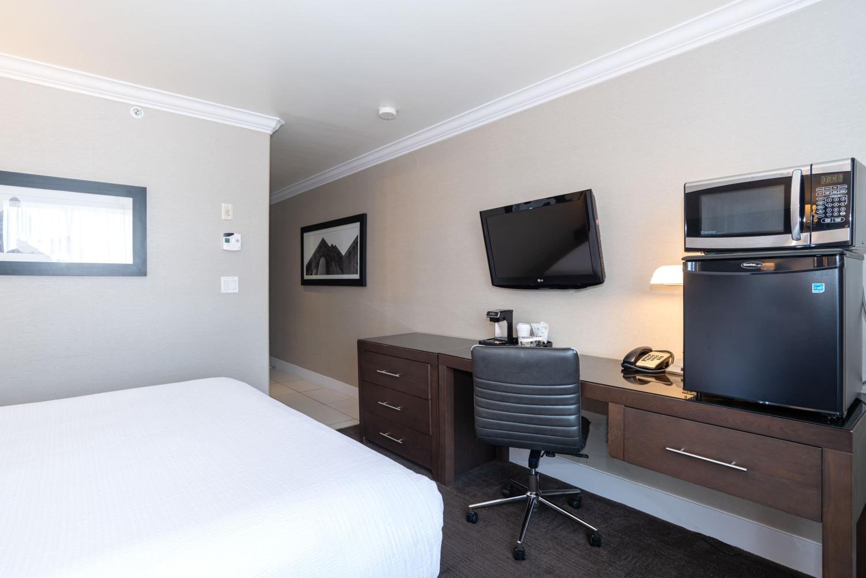 Standard Room, 1 King Bed - Photo 2