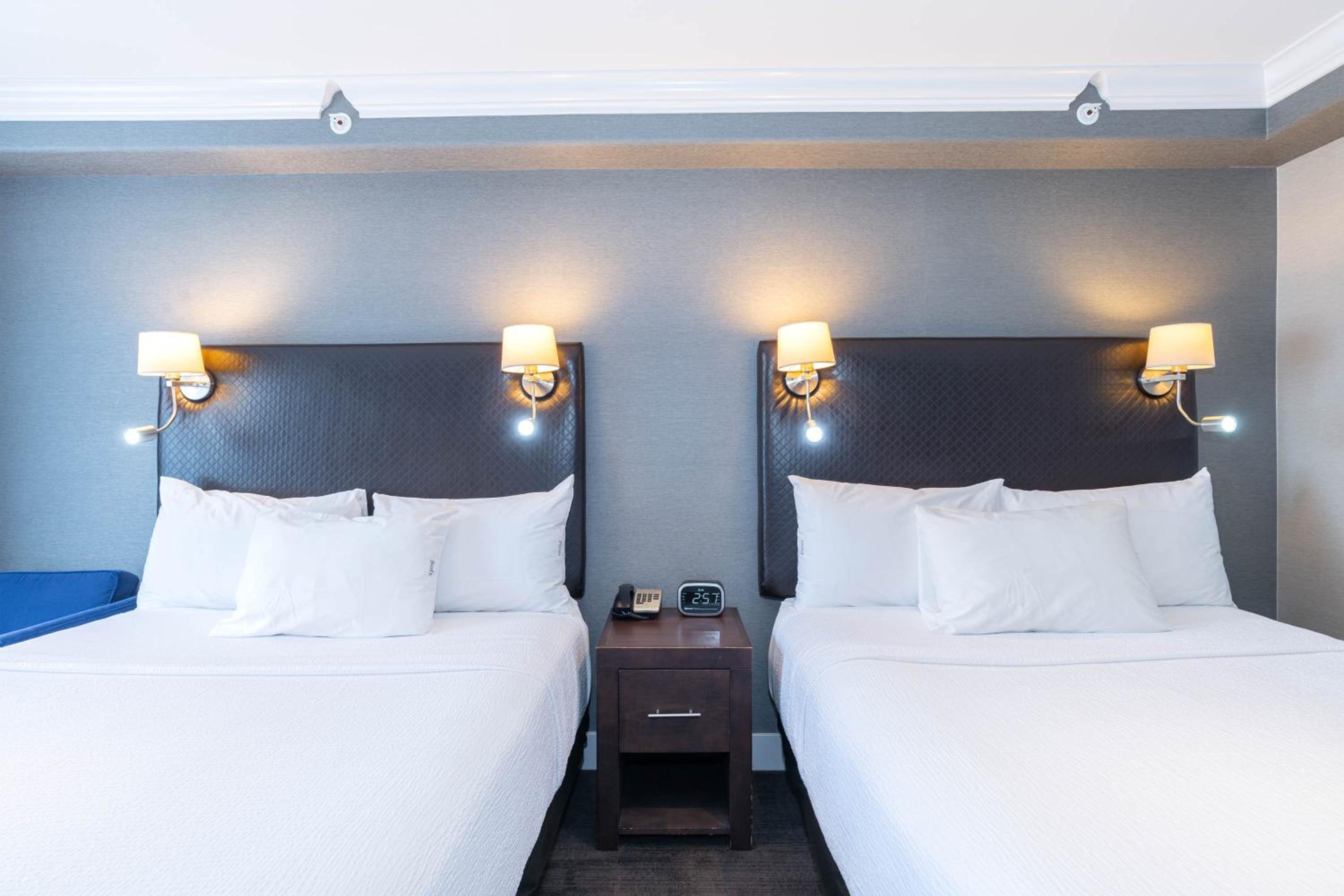 Standard Room, 2 Queen Beds - Photo 3