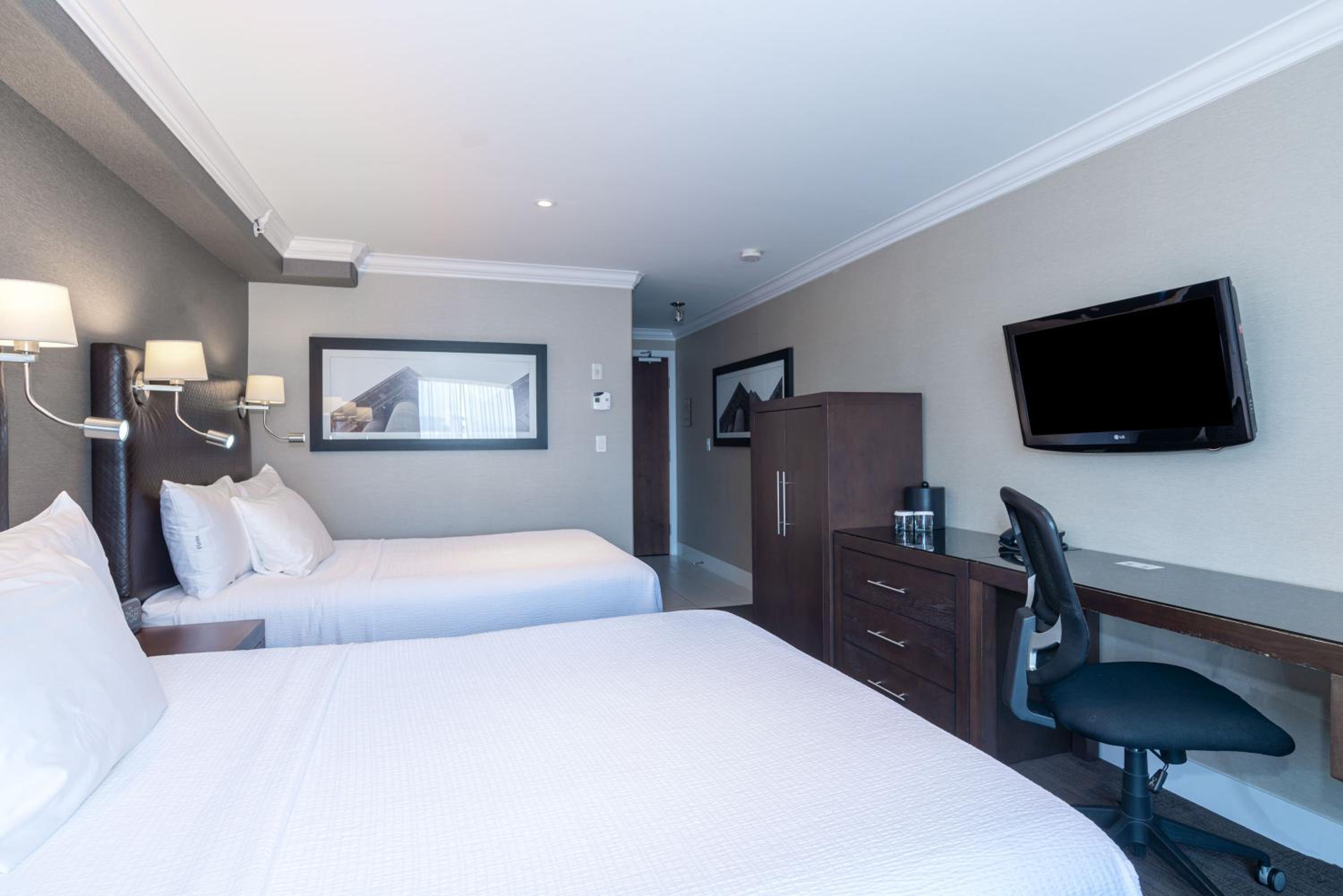 Standard Room, 2 Queen Beds - Photo 2