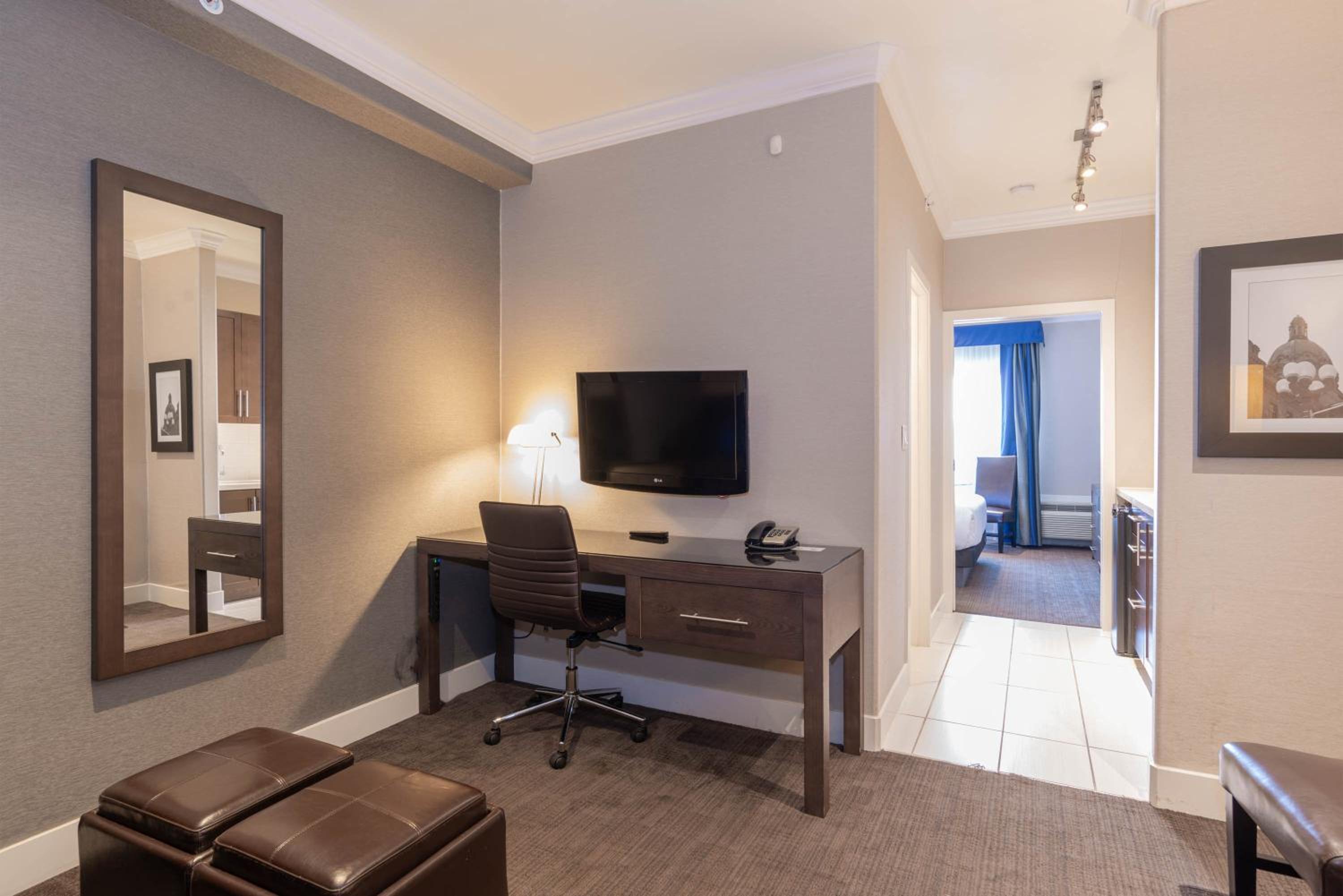 Standard Suite, 1 King Bed, Kitchenette - Photo 6