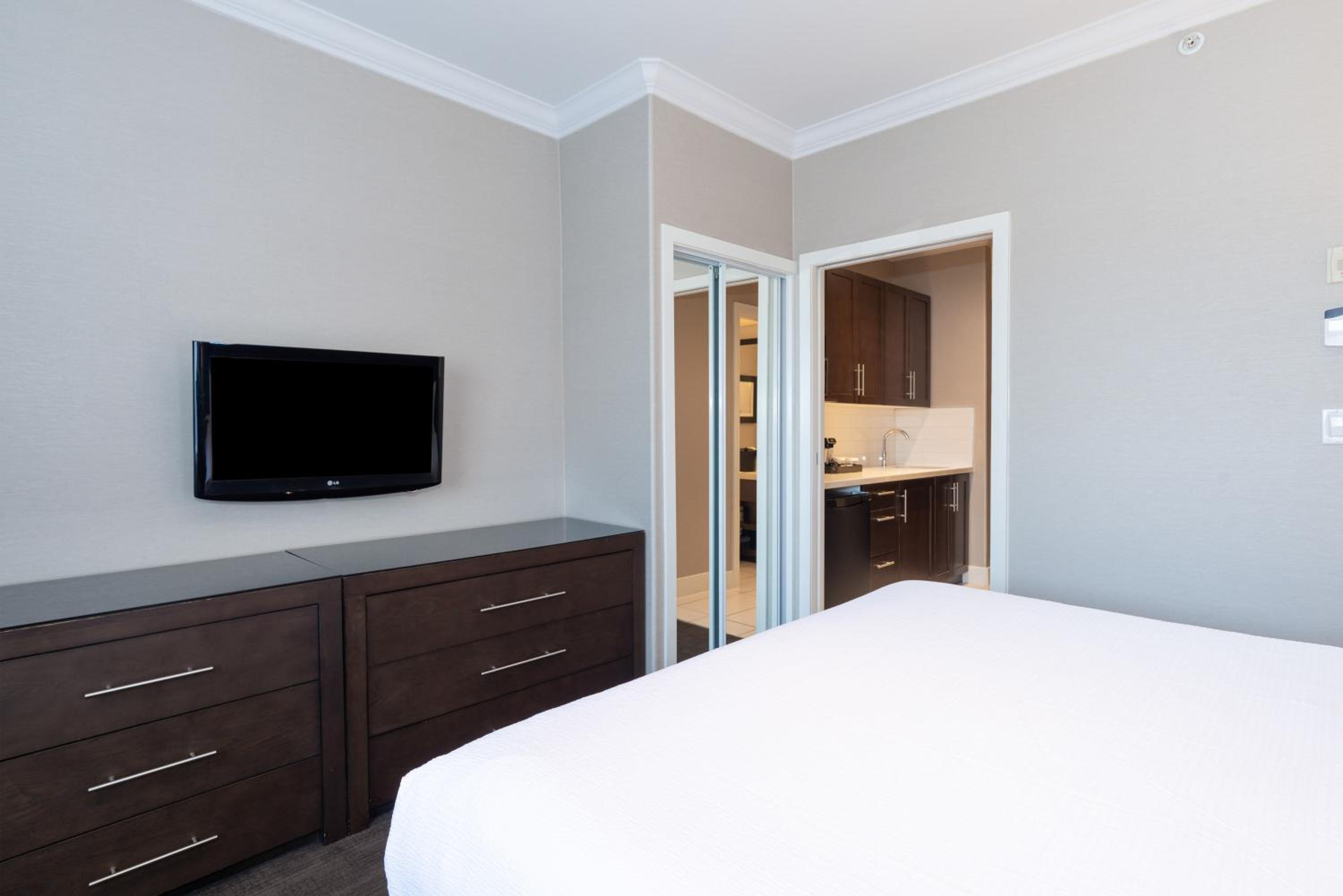 Standard Suite, 1 King Bed, Kitchen, Washer Dryer - Photo 2