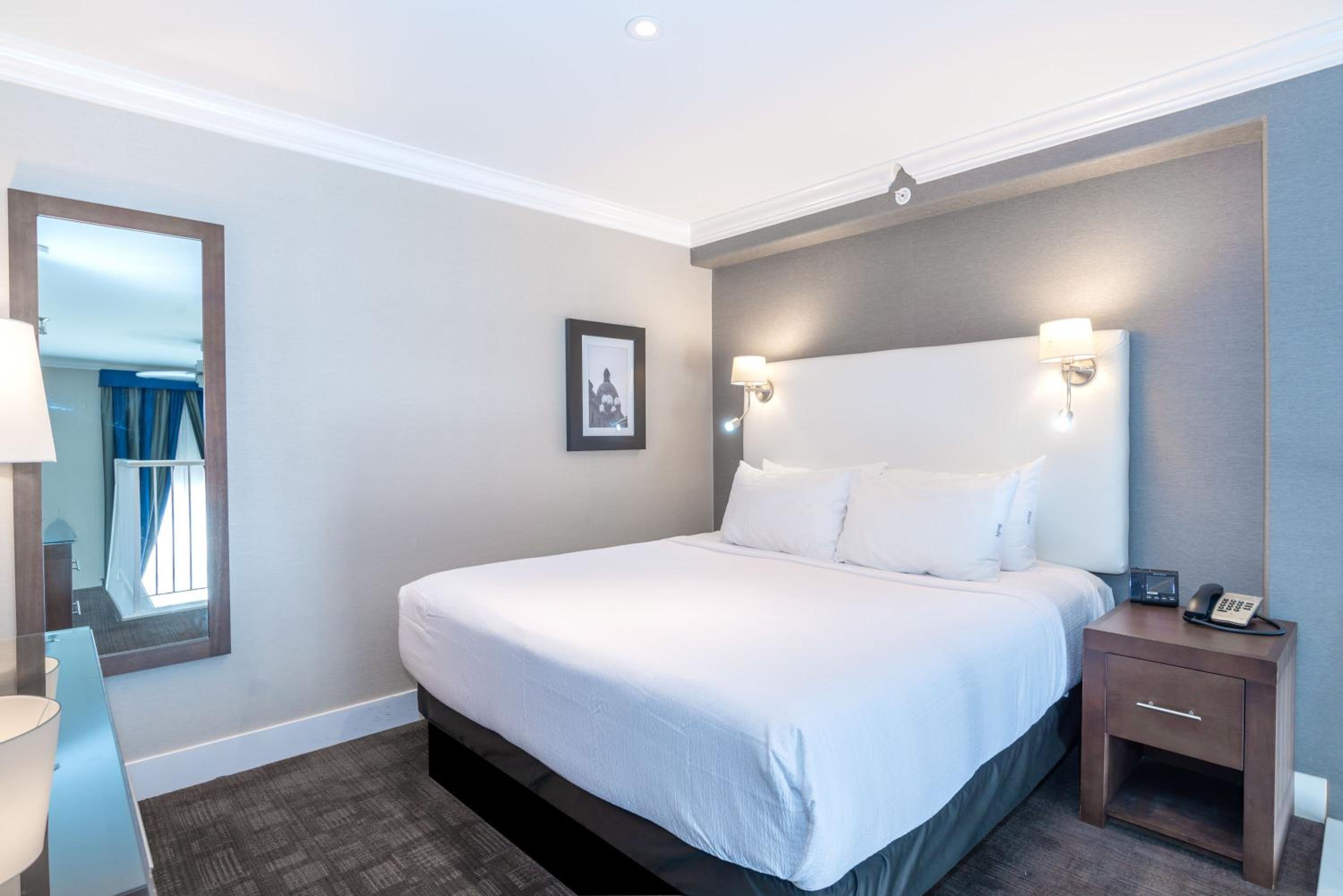 Loft Suite, 1 King Bed, Kitchen - Photo 1