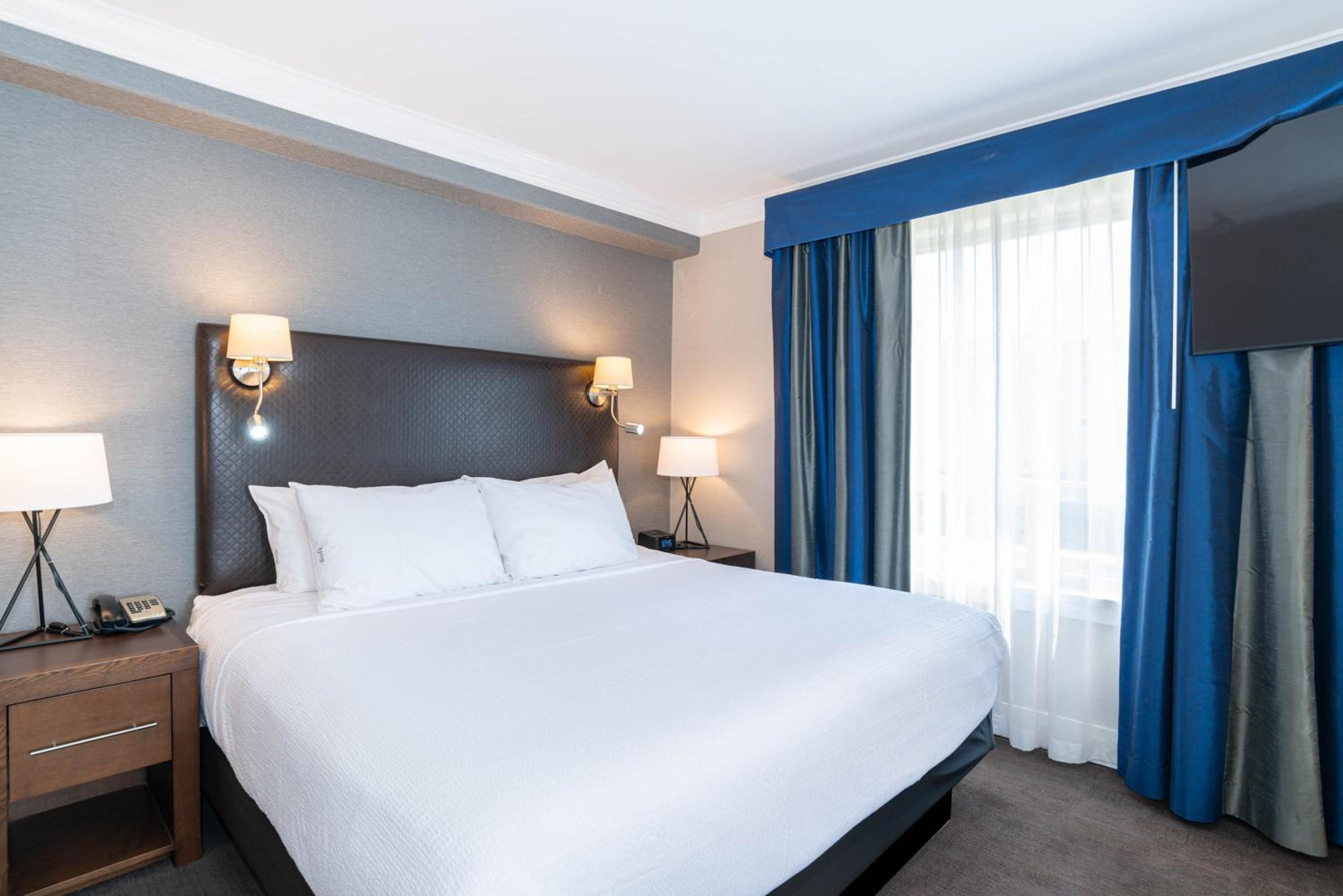 Jacuzzi Suite, 1 King Bed, Kitchen - Photo 1