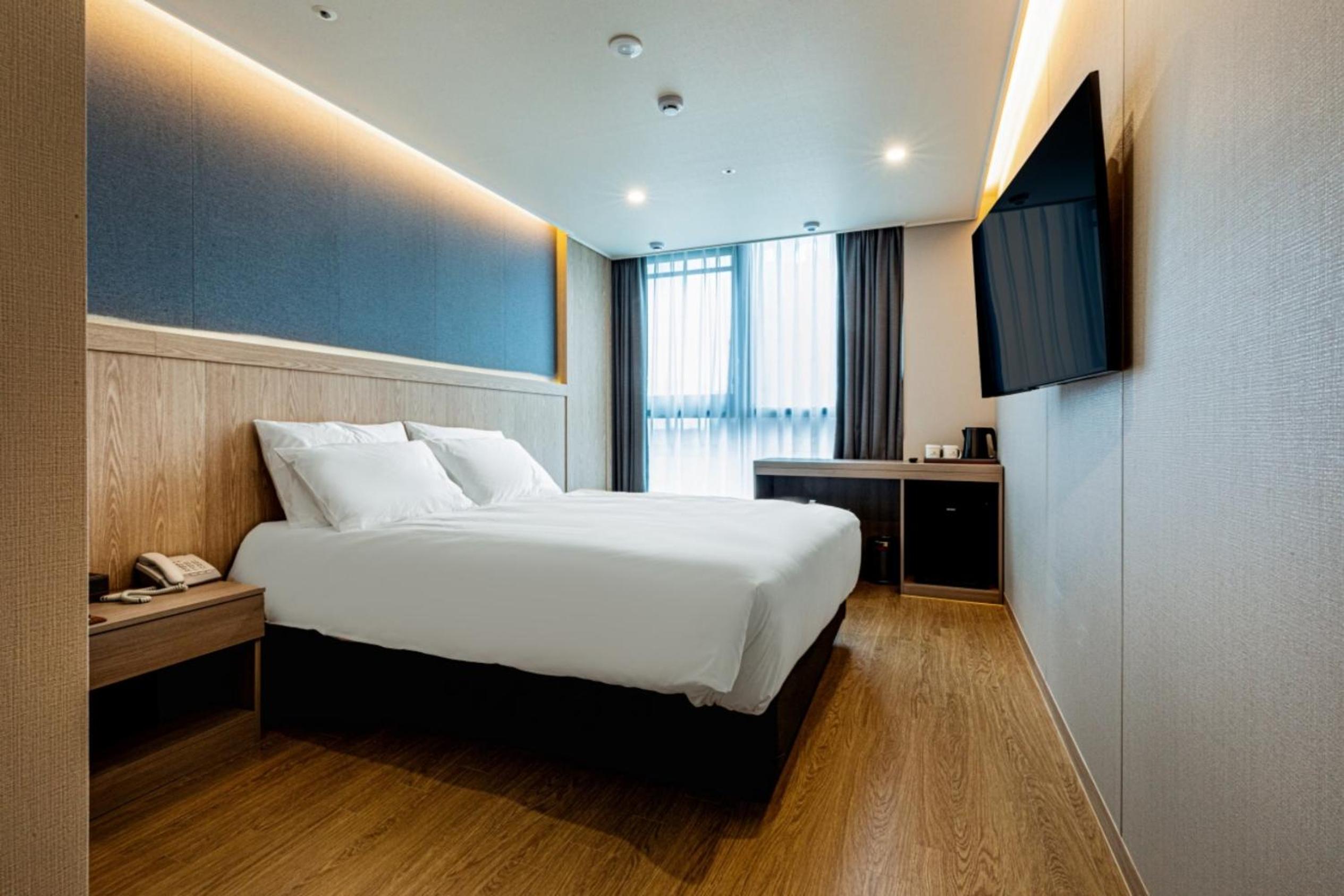 Standard Double Room - Photo 6