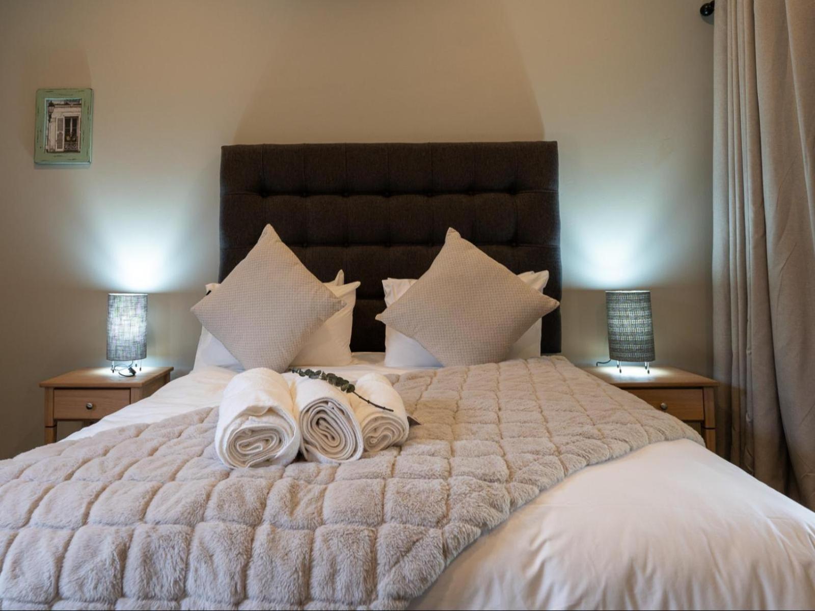 Deluxe Queen Suite - Photo 5