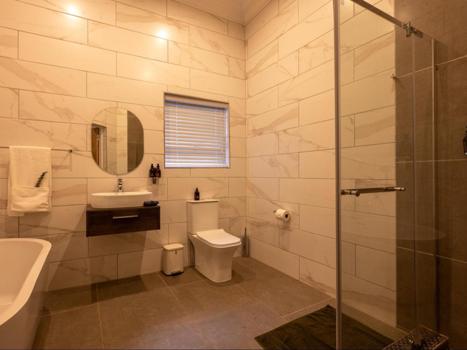 Deluxe King Suite - Photo 5