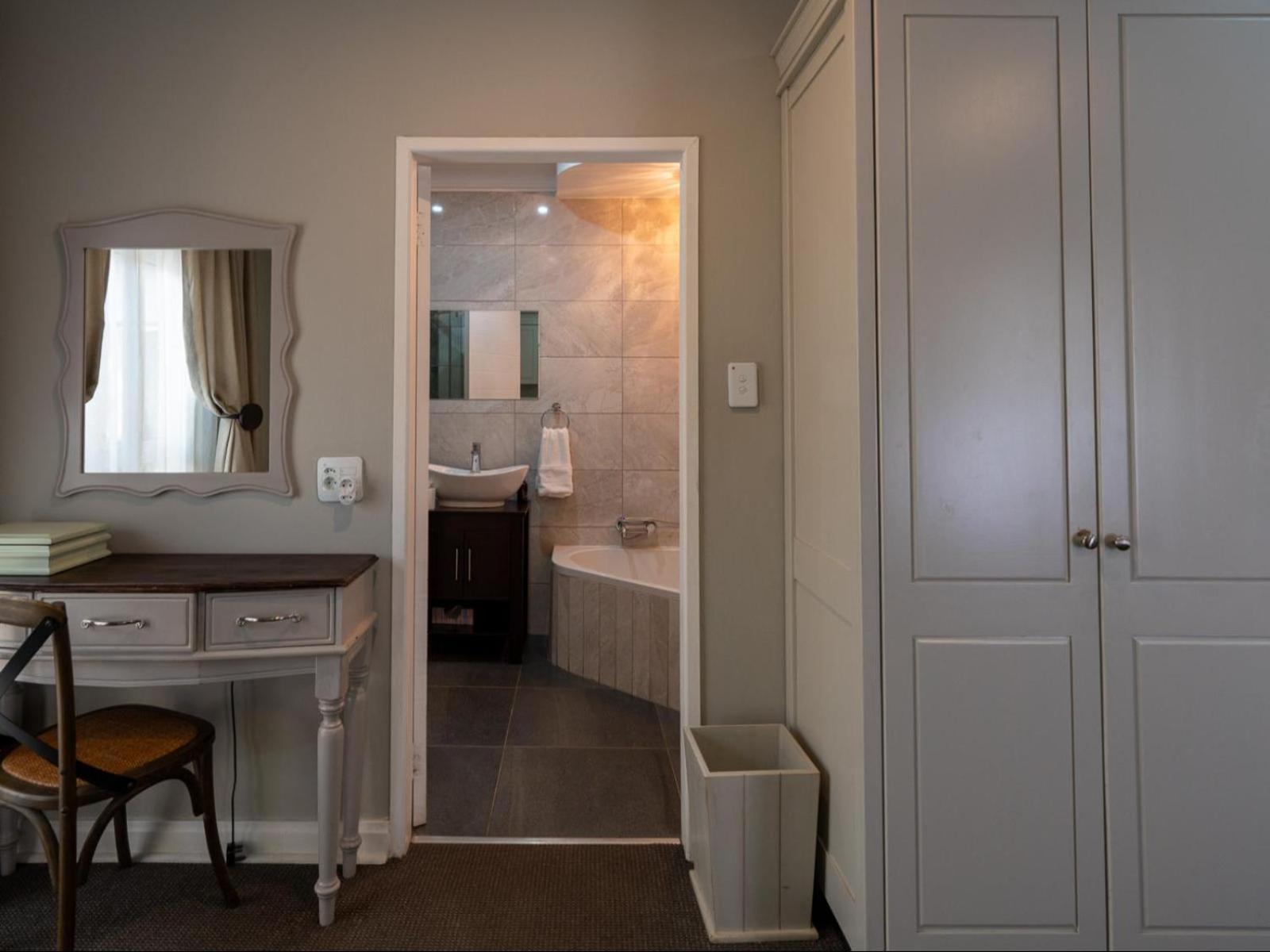 Luxury Queen Room - Photo 2