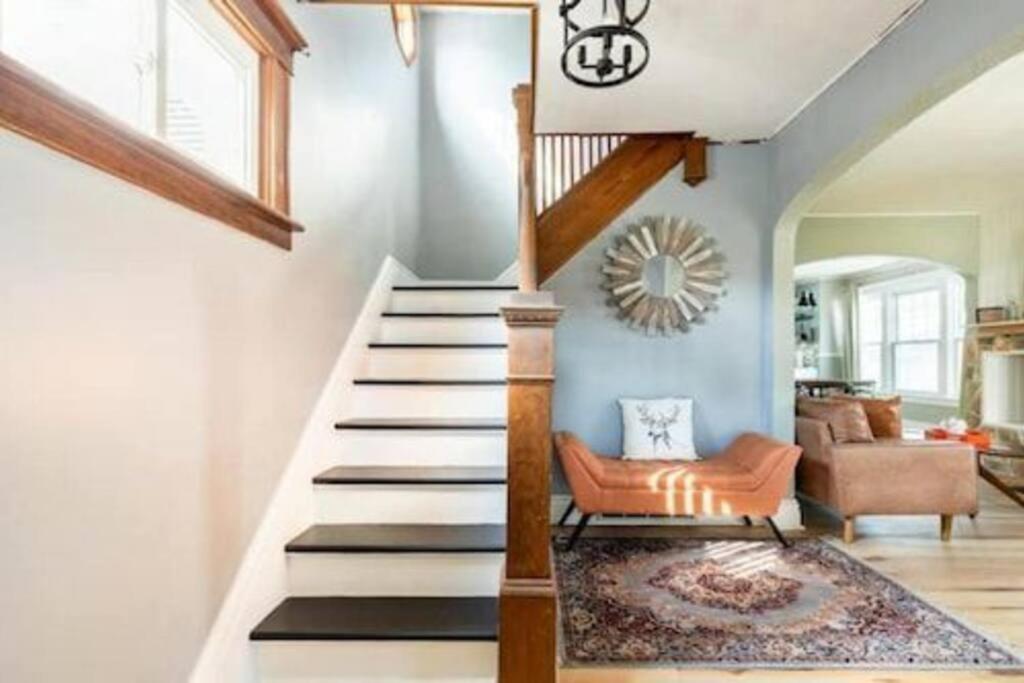Three-Bedroom House photo 2
