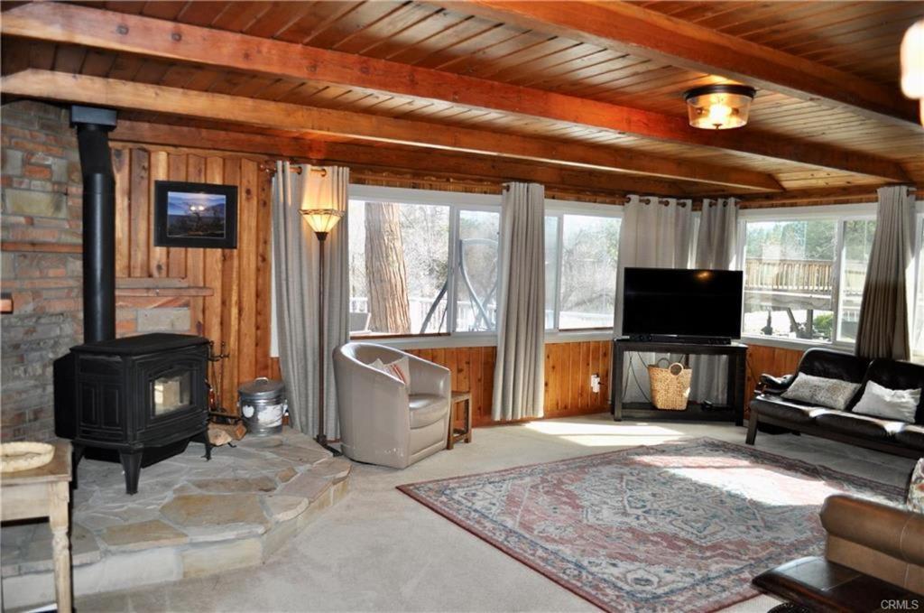 Family Room photo 3