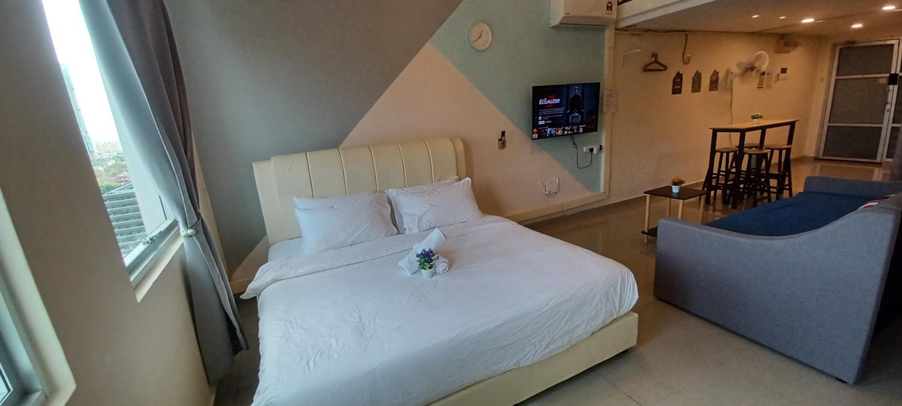 King Studio with Sofa Bed