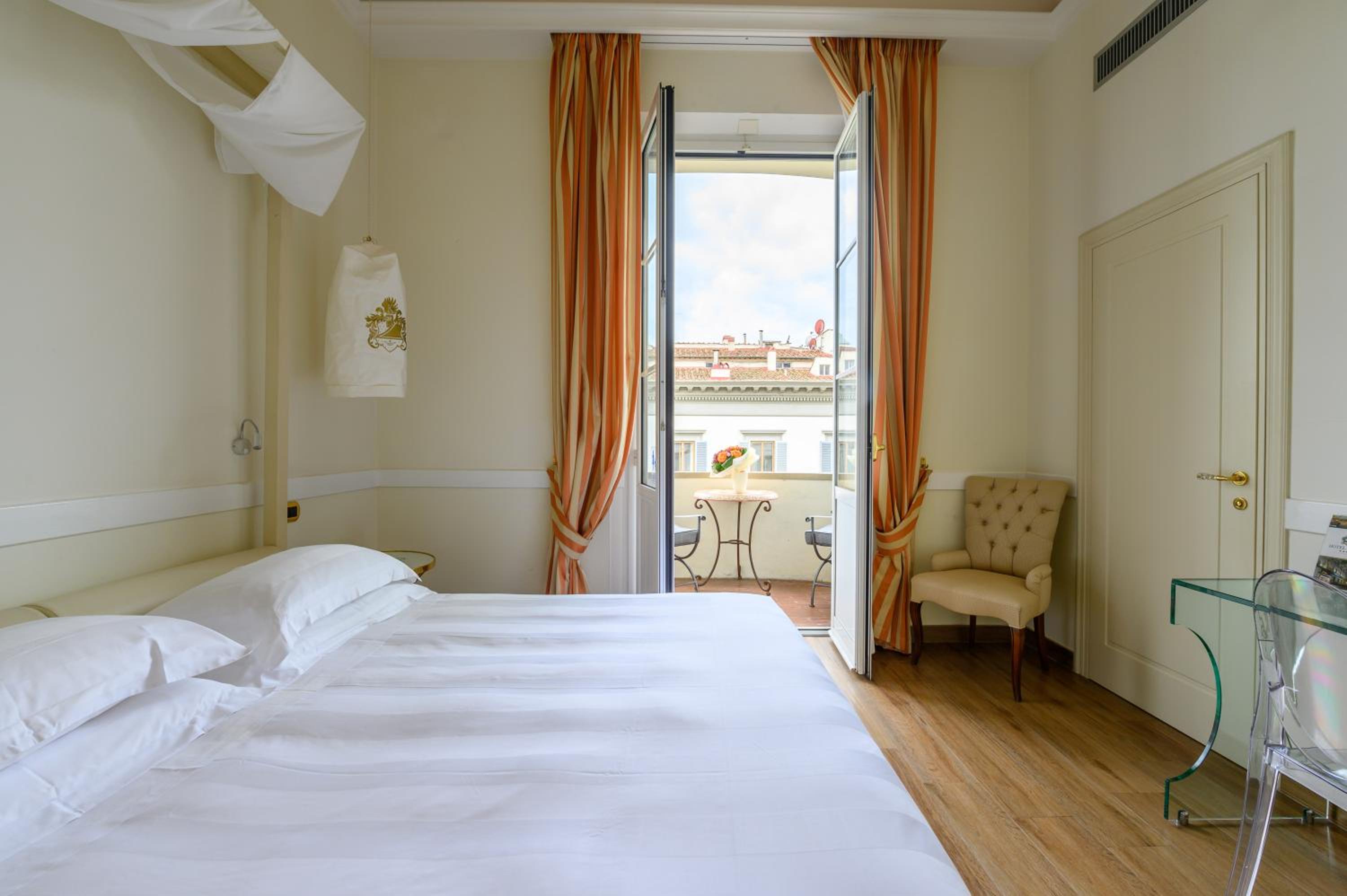 Superior Double or Twin Room with Balcony thumbnail 5