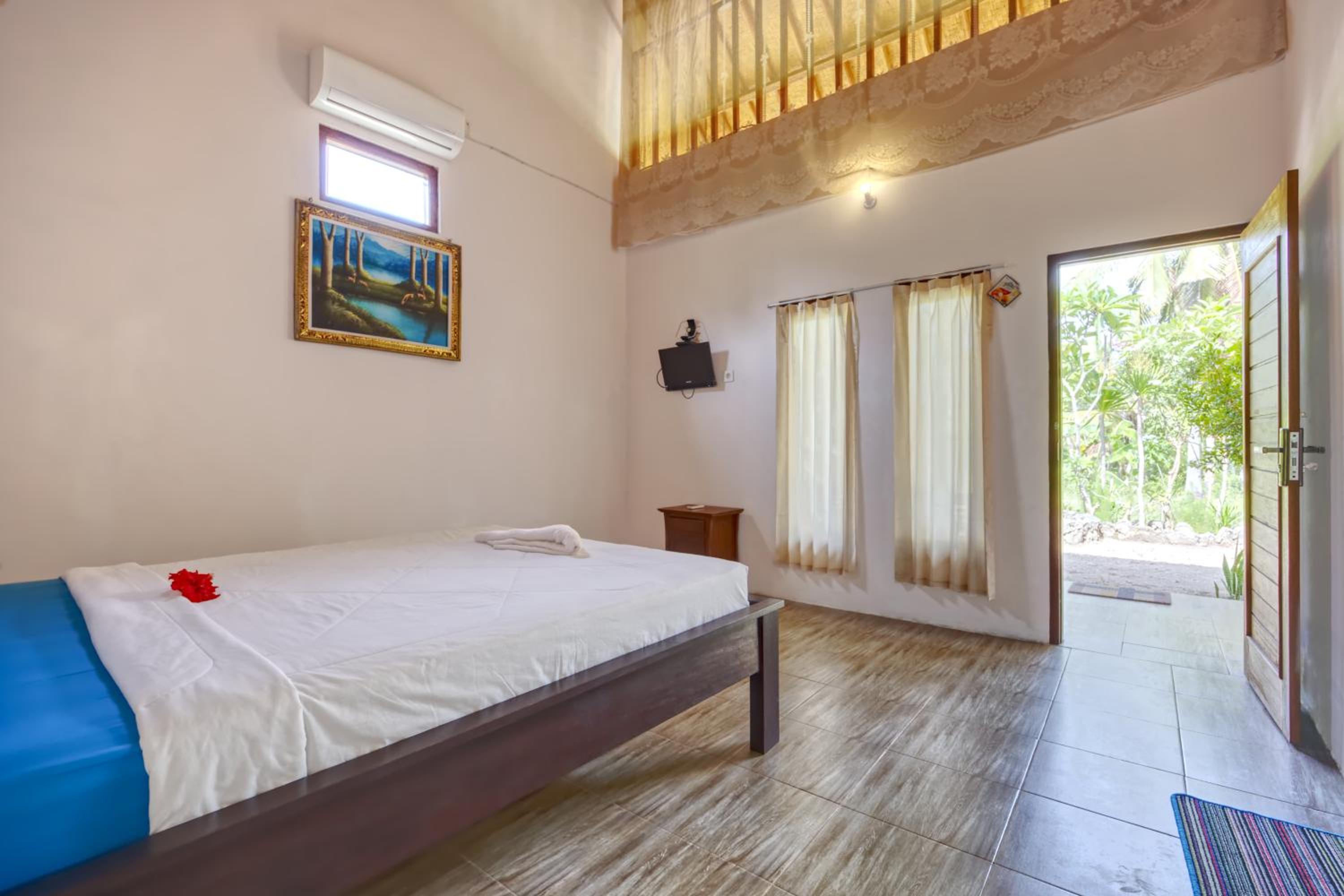 Double Room with Private Bathroom - Photo 9