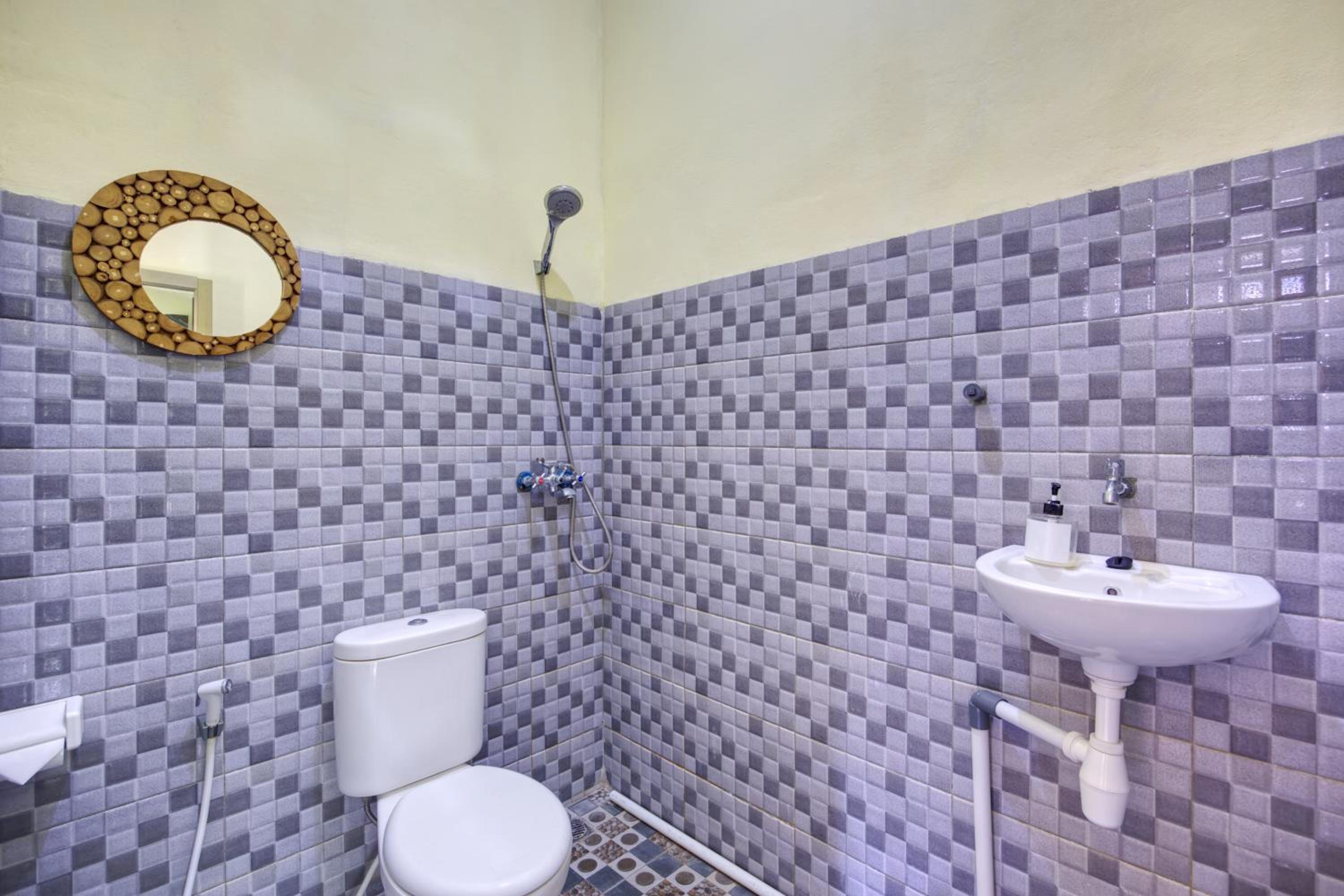 Double Room with Private Bathroom - Photo 18