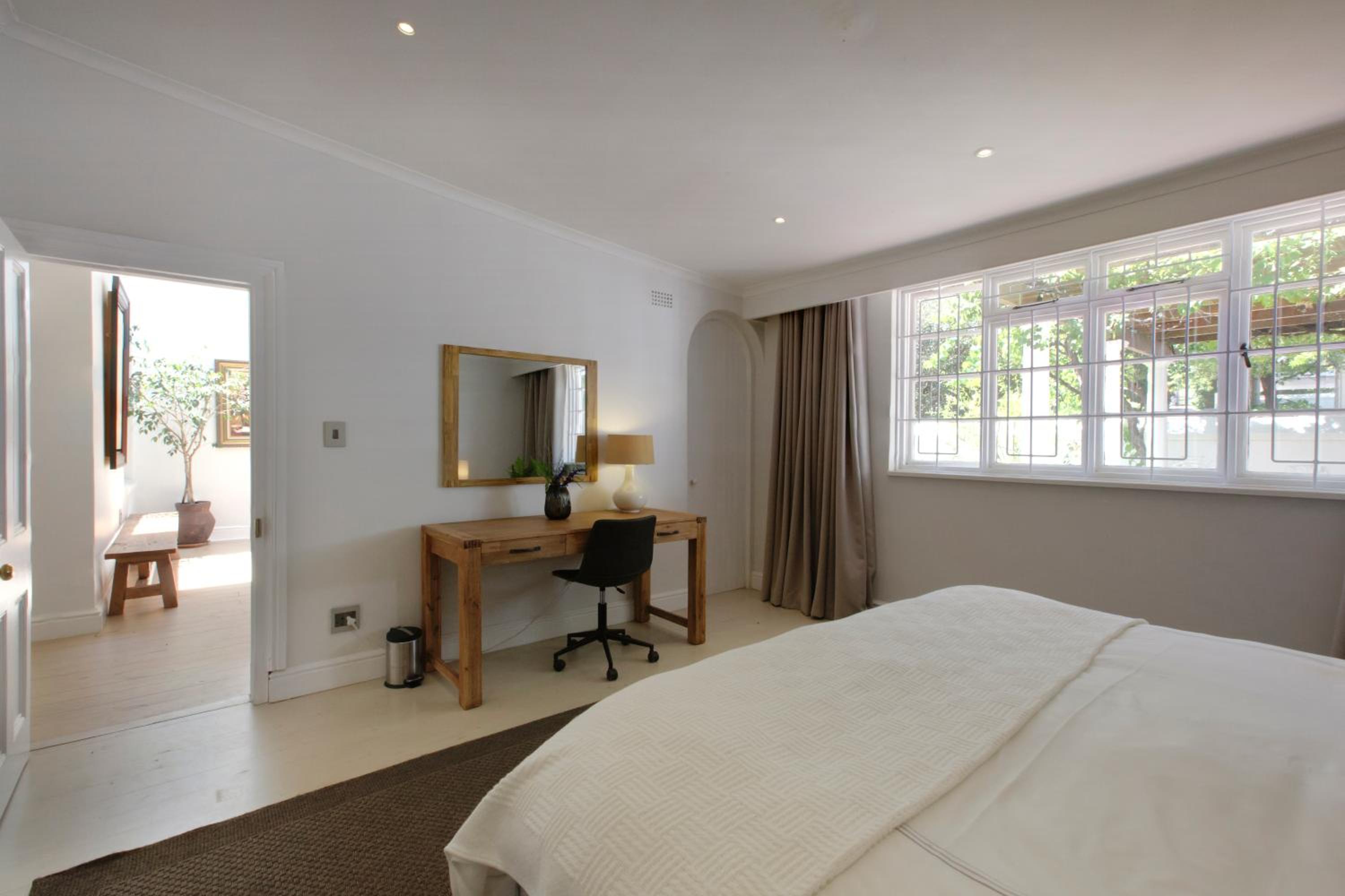 Five-Bedroom House - Photo 19
