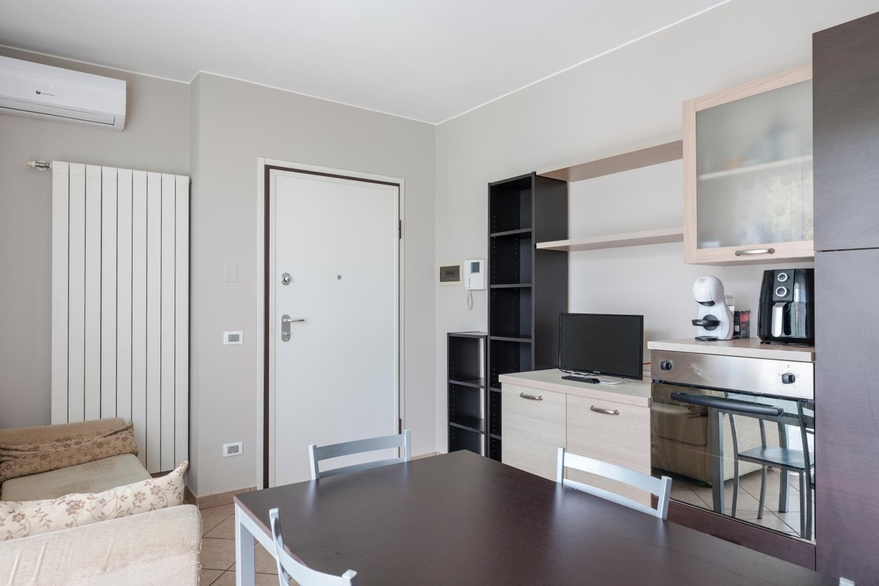 Apartment with Balcony photo 2