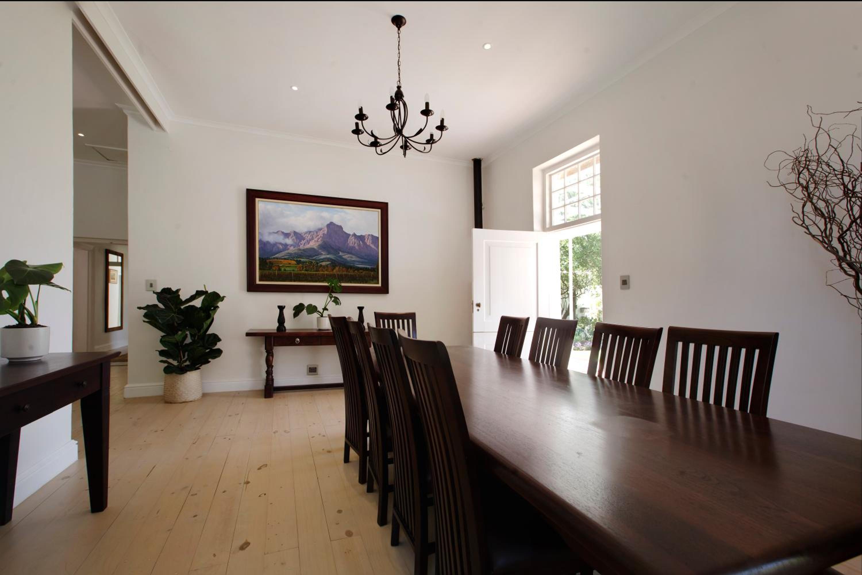 Five-Bedroom House - Photo 12