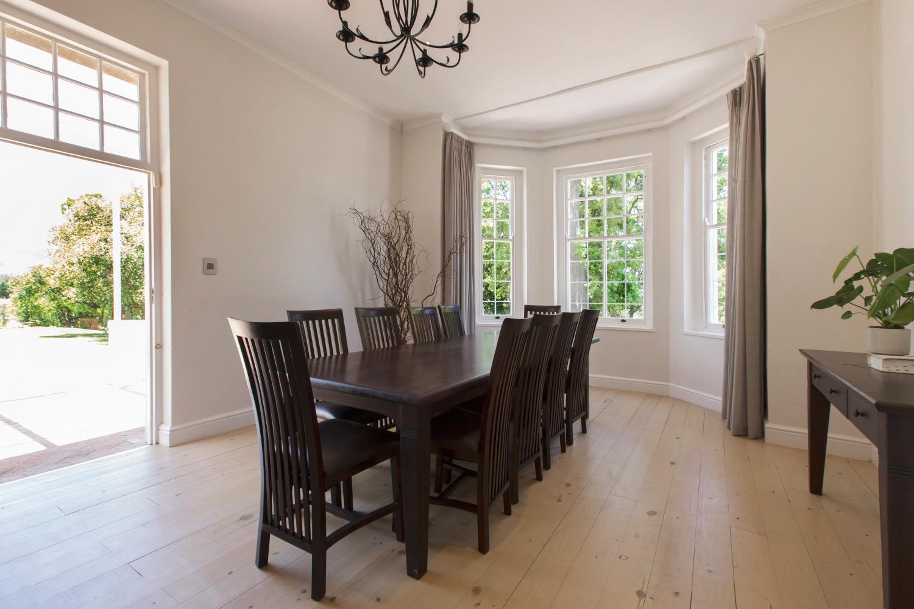 Five-Bedroom House - Photo 13