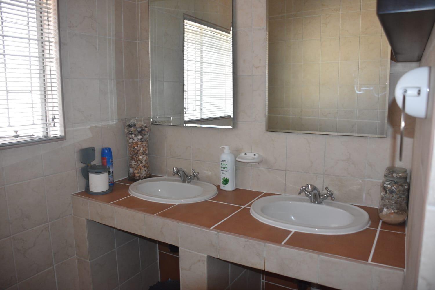 Double Room with Private Bathroom photo 3