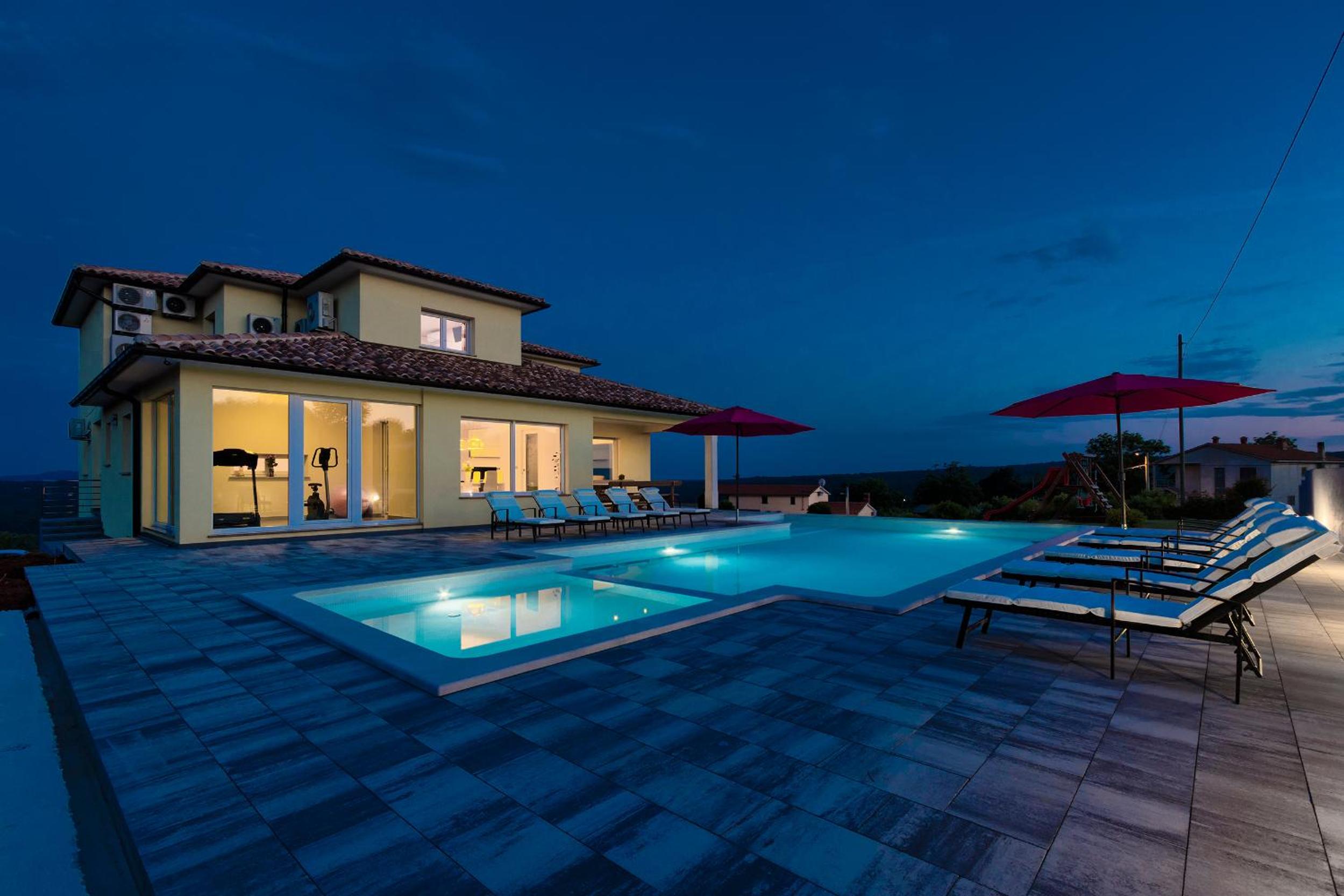 Villa photo 2