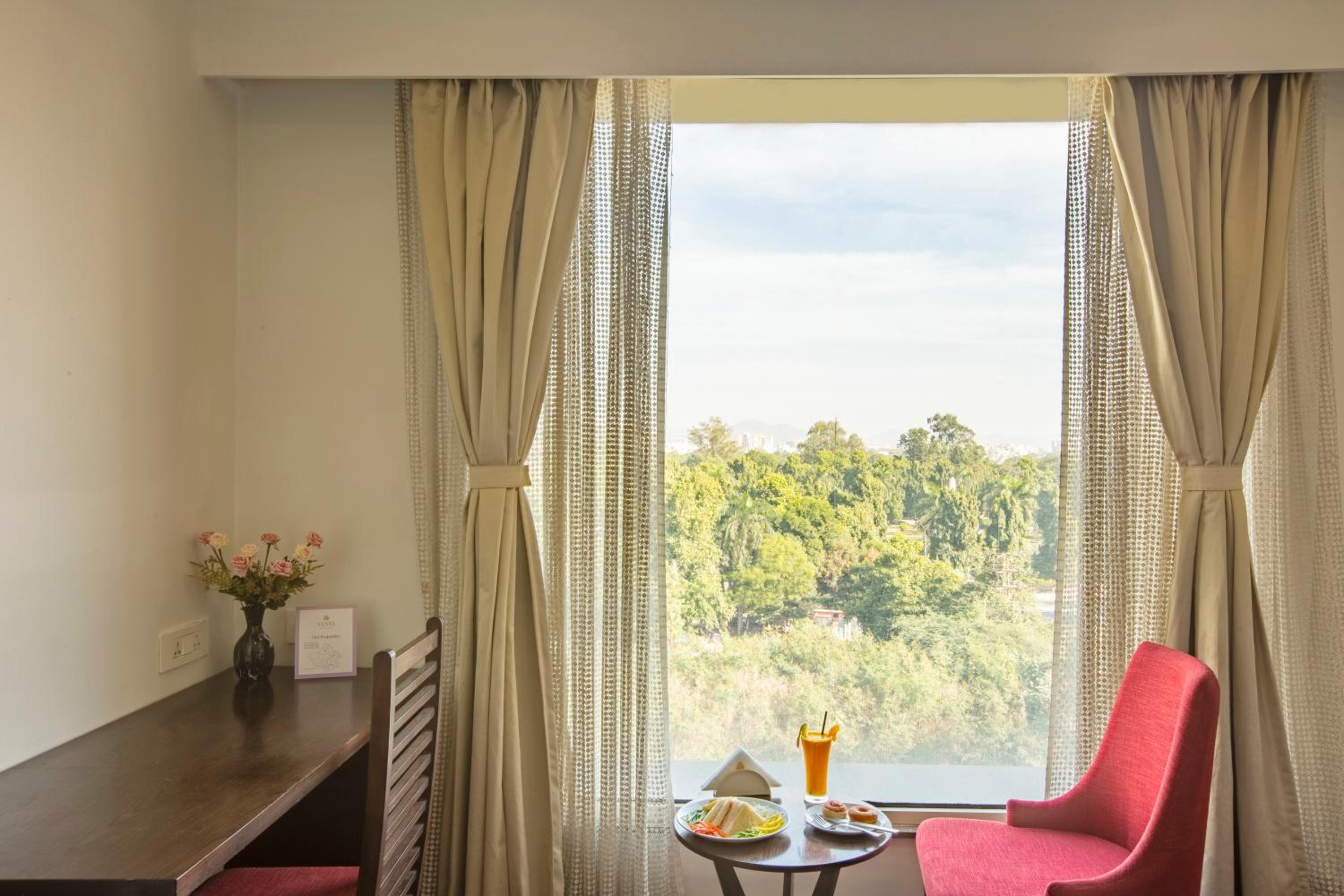 Deluxe Double or Twin Room - Photo 5