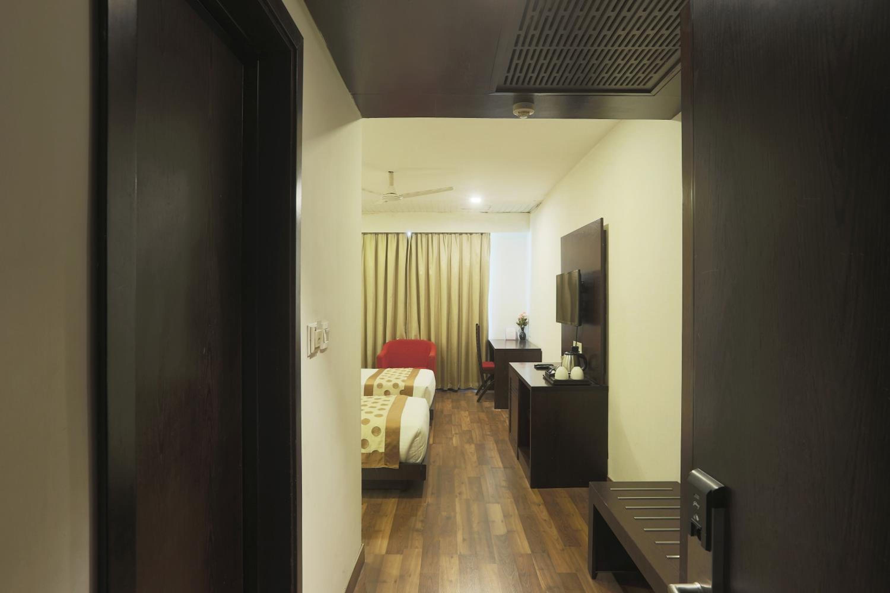 Deluxe Double or Twin Room - Photo 6
