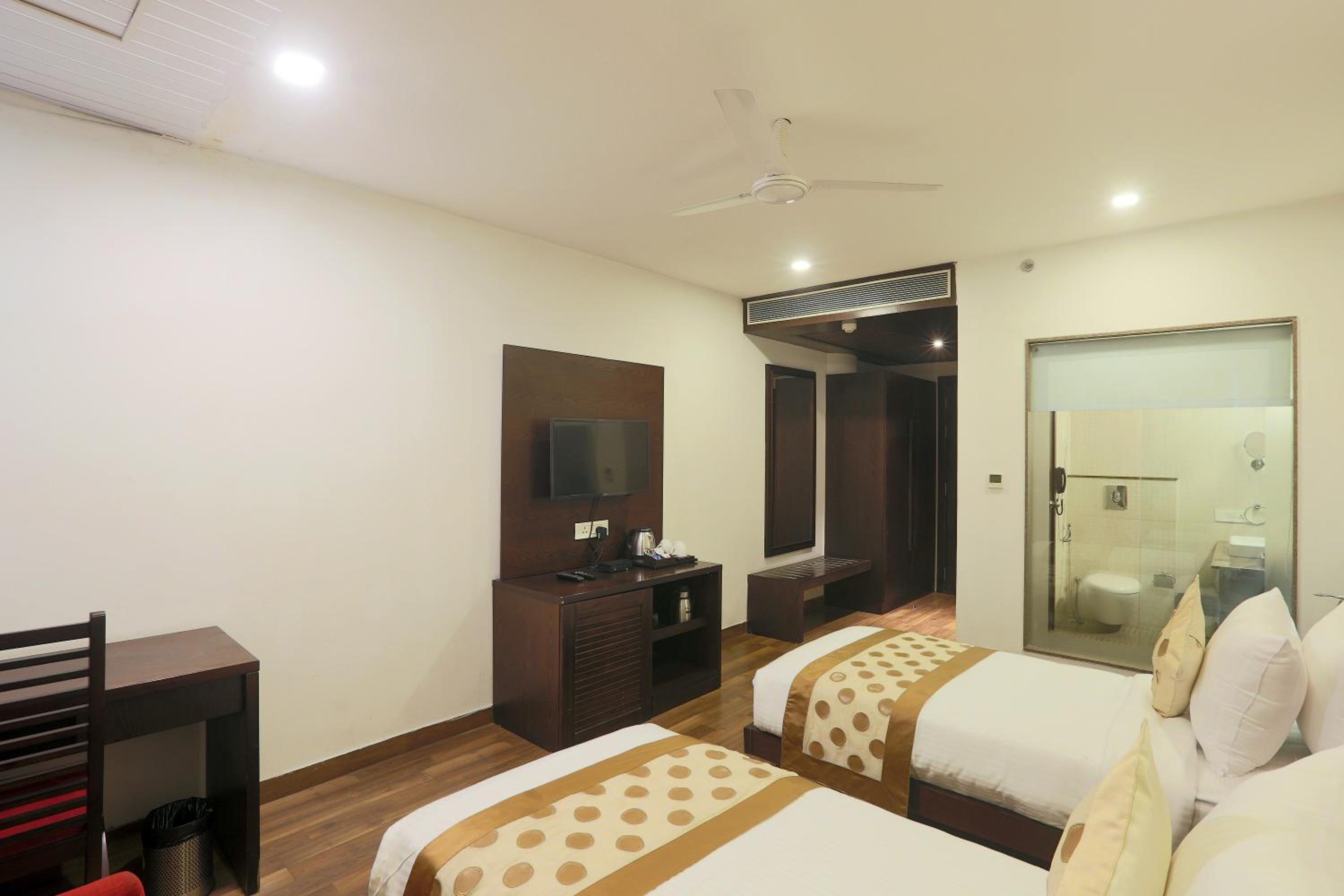 Deluxe Double or Twin Room - Photo 7
