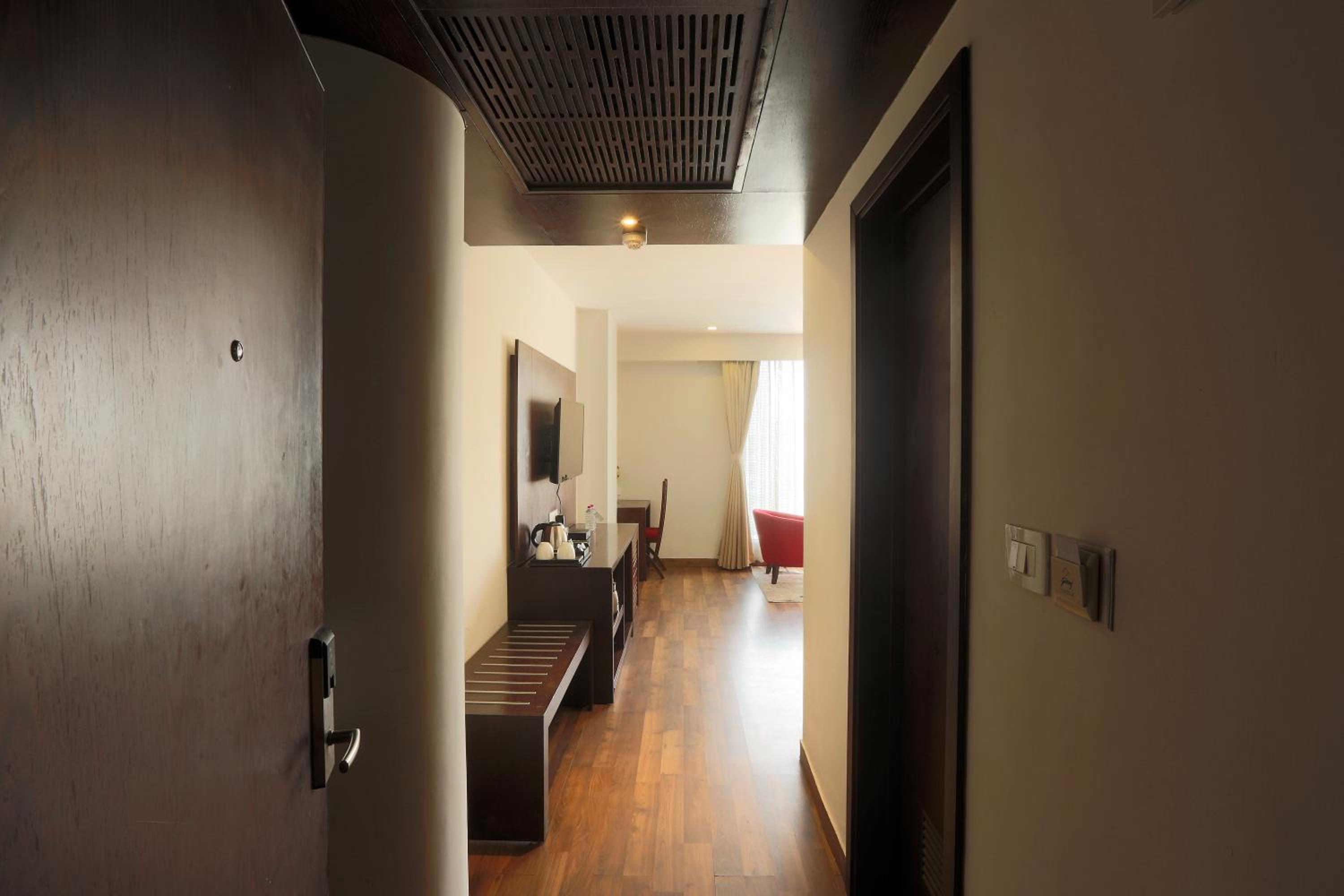 Suite with City View - Photo 6
