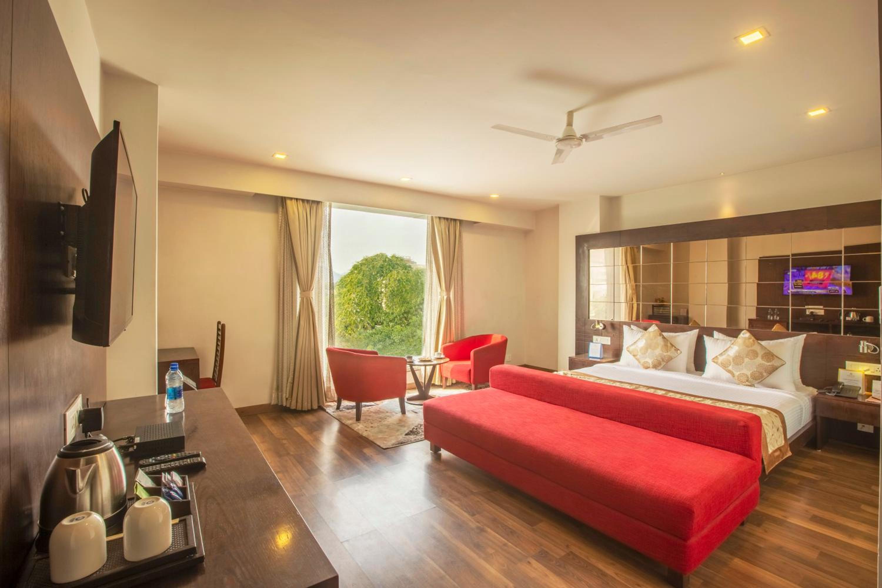 Suite with City View - Photo 1