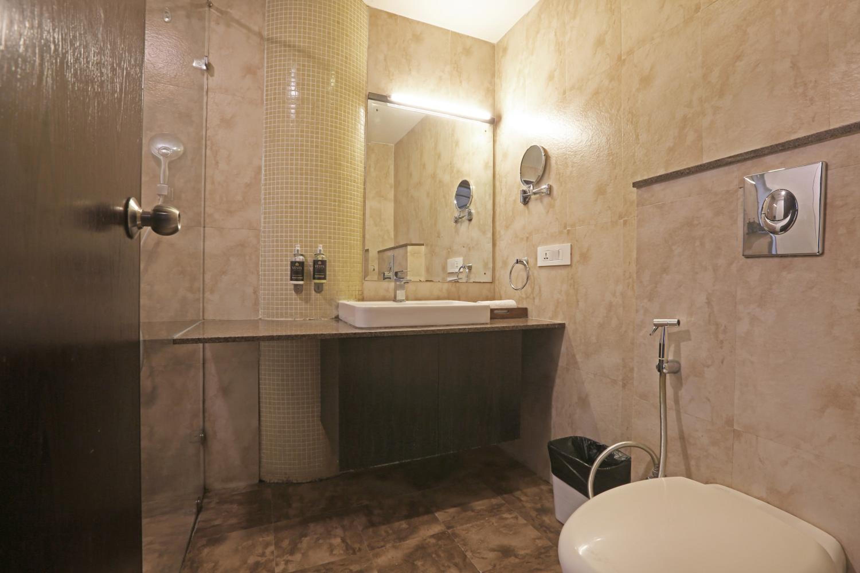Suite with City View - Photo 11