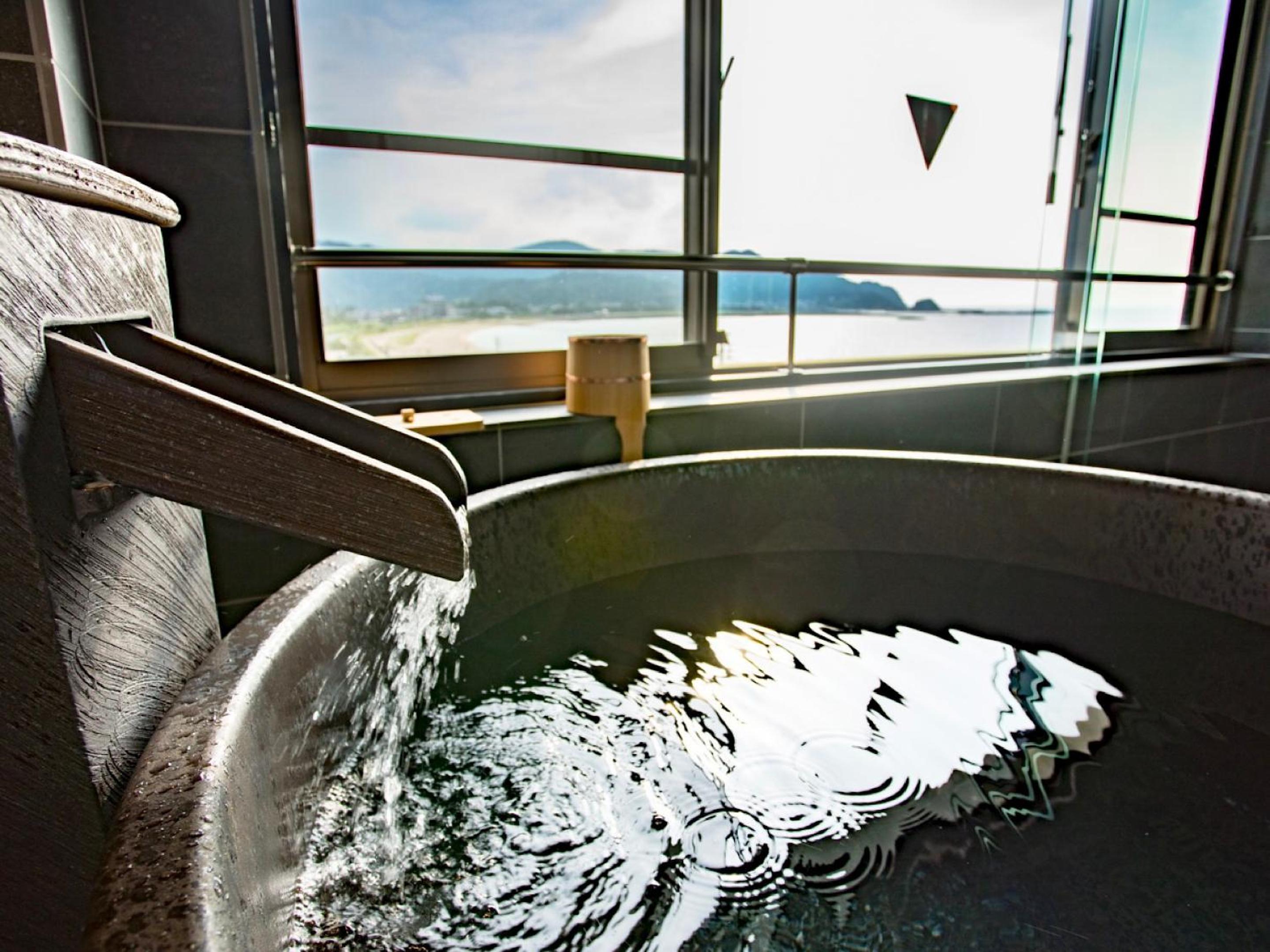 Ocean Suite Room with Open Air Bath - Non-Smoking photo 3
