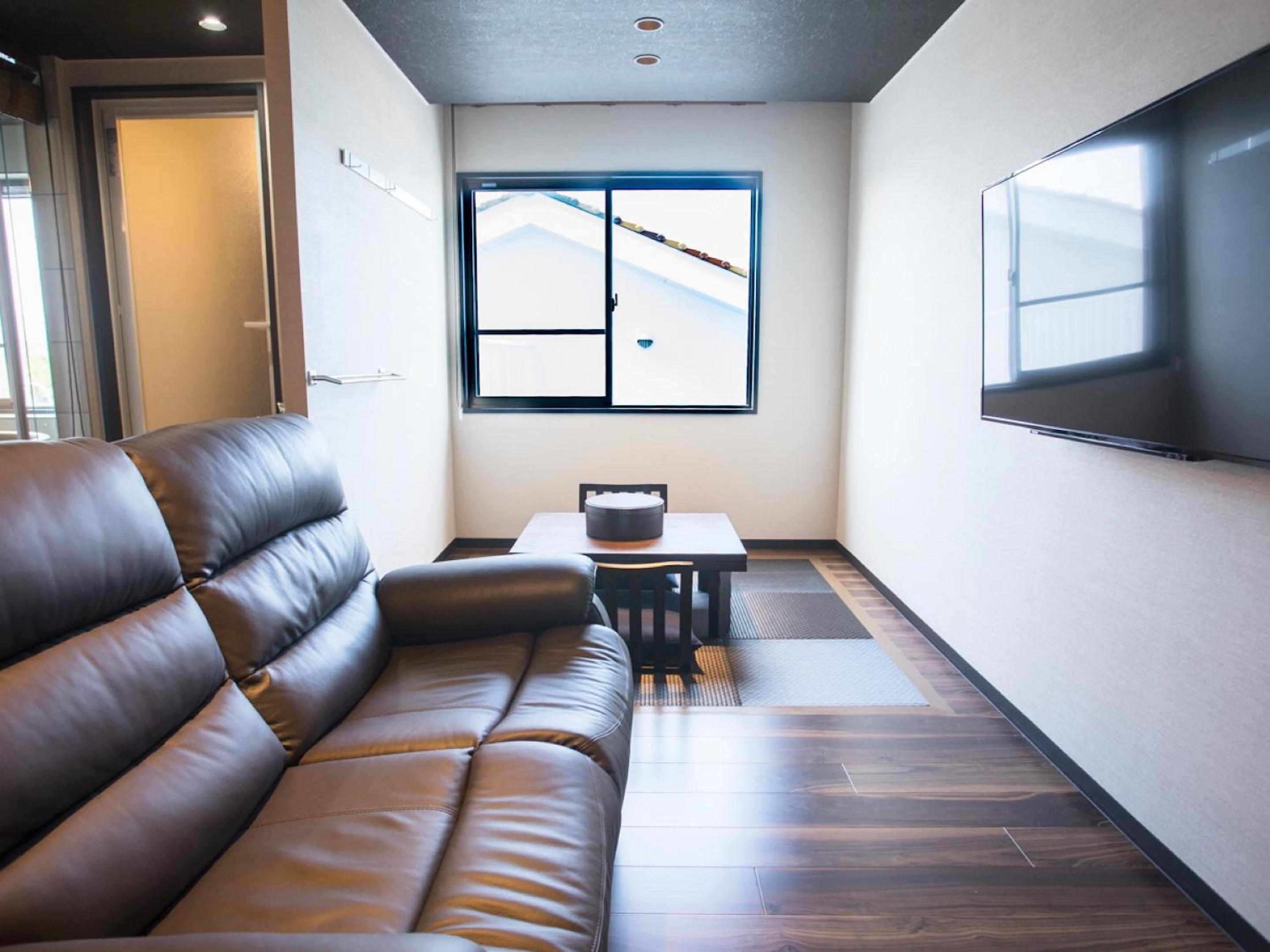 Modern Japanese-Style Junior Suite Room with Open Air Bath - Smoking	 photo 3