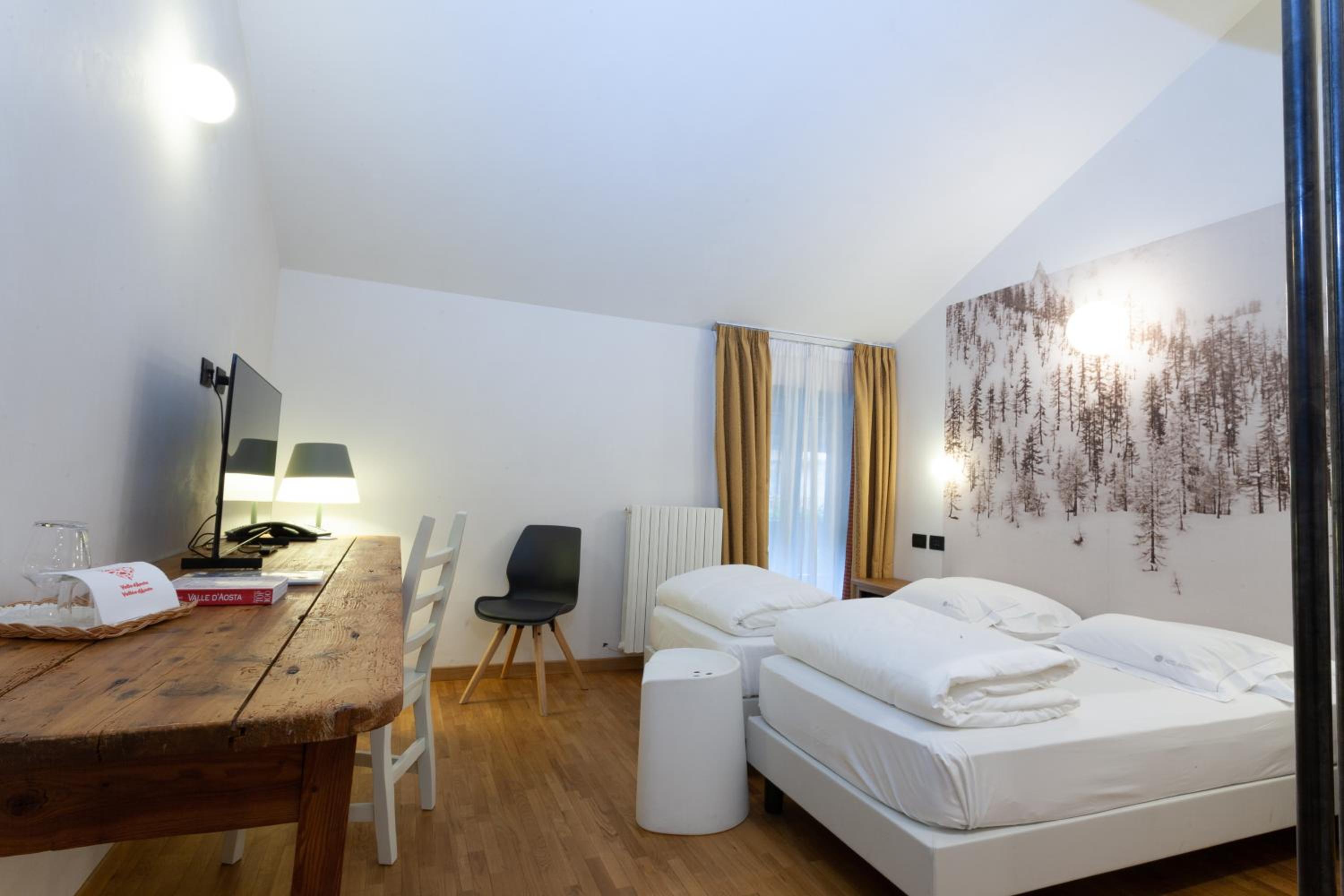 Family Suite with Balcony - Photo 3