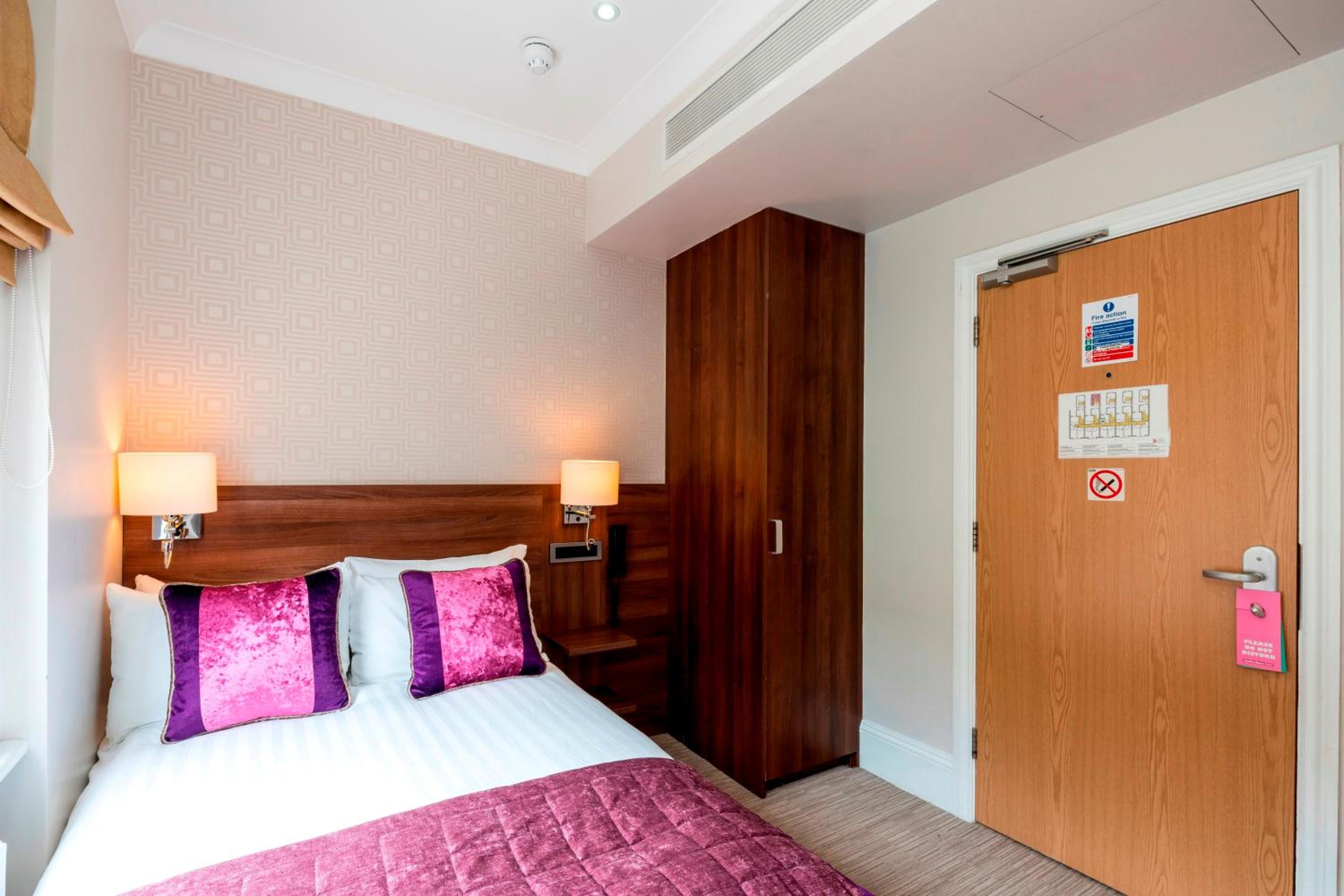 Double Room - Lower Ground Floor photo 1