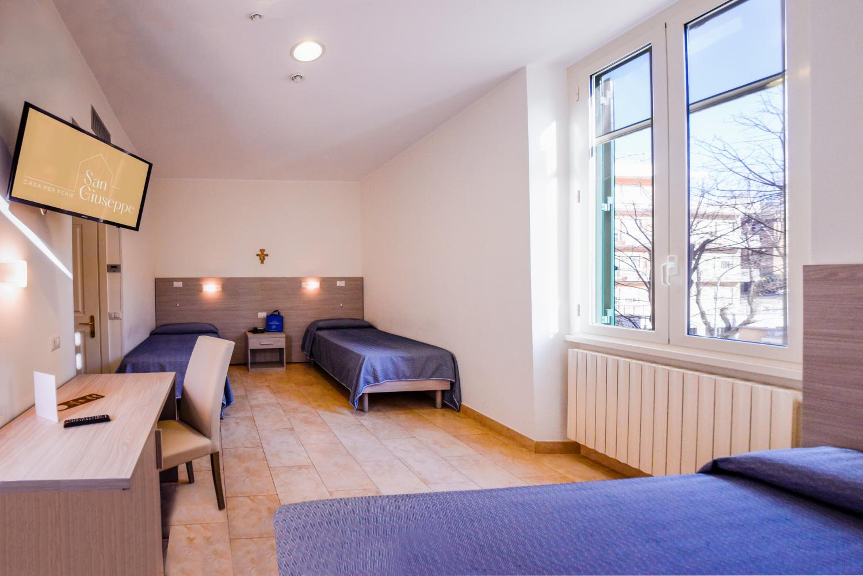 Standard Triple Room photo 2