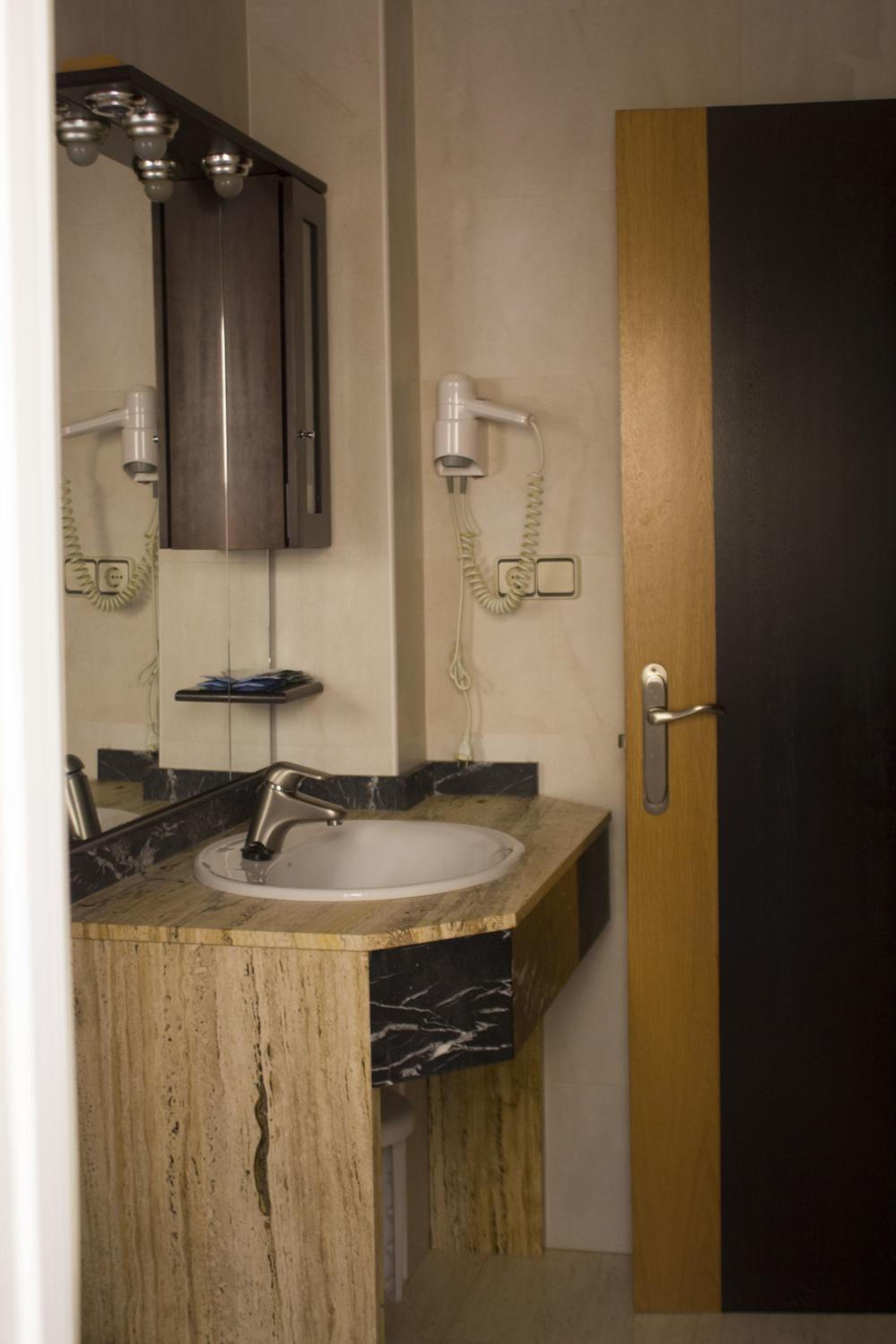 Triple Room - Photo 5