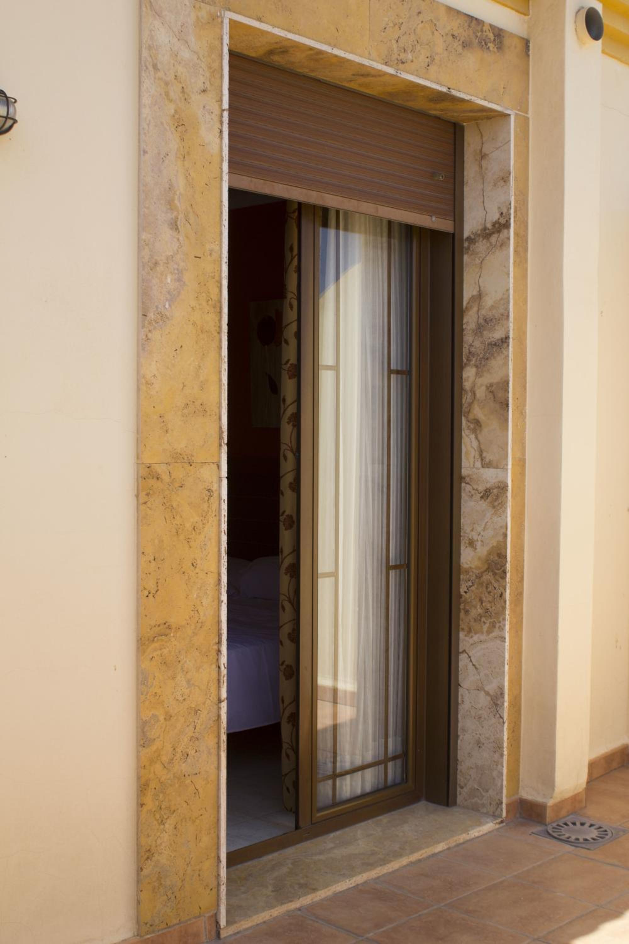 Double or Twin Room - Photo 4