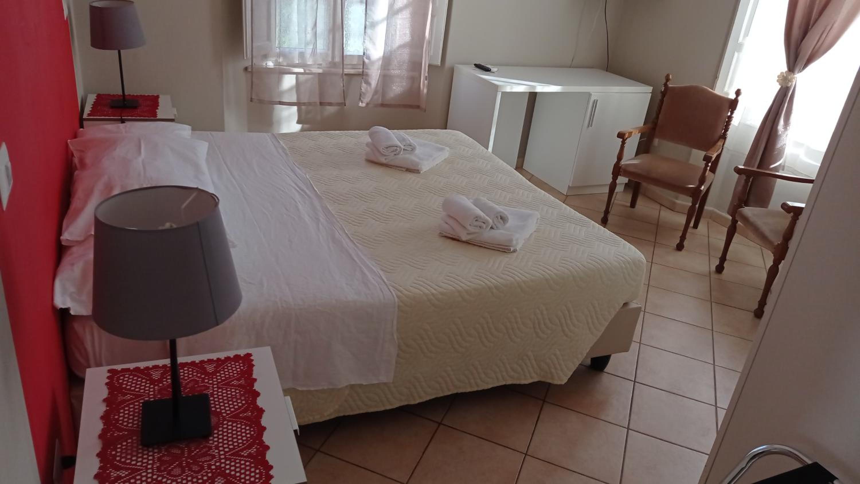 Double or Twin Room with Extra Bed - Photo 1