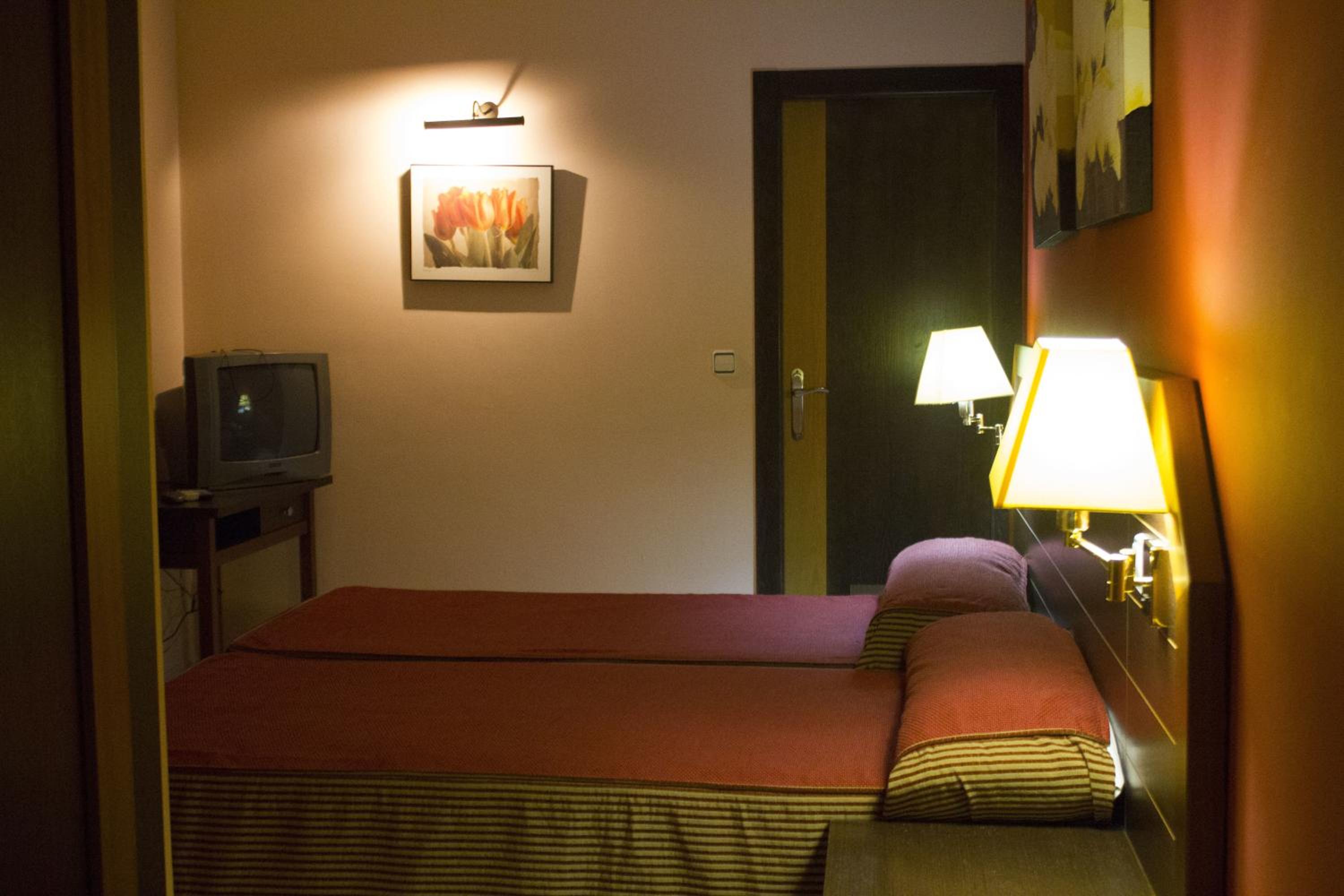 Double or Twin Room - Photo 3