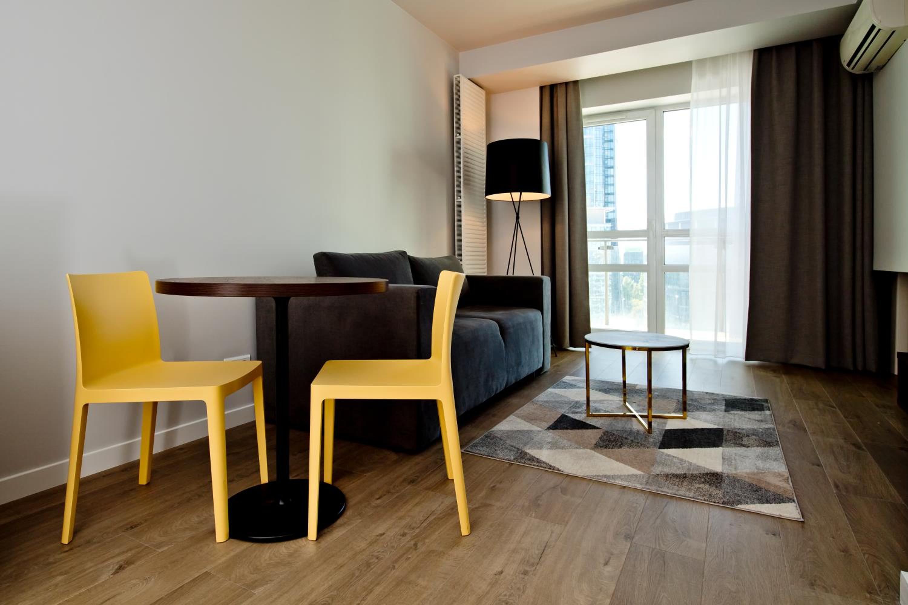 One-Bedroom Suite - Photo 6