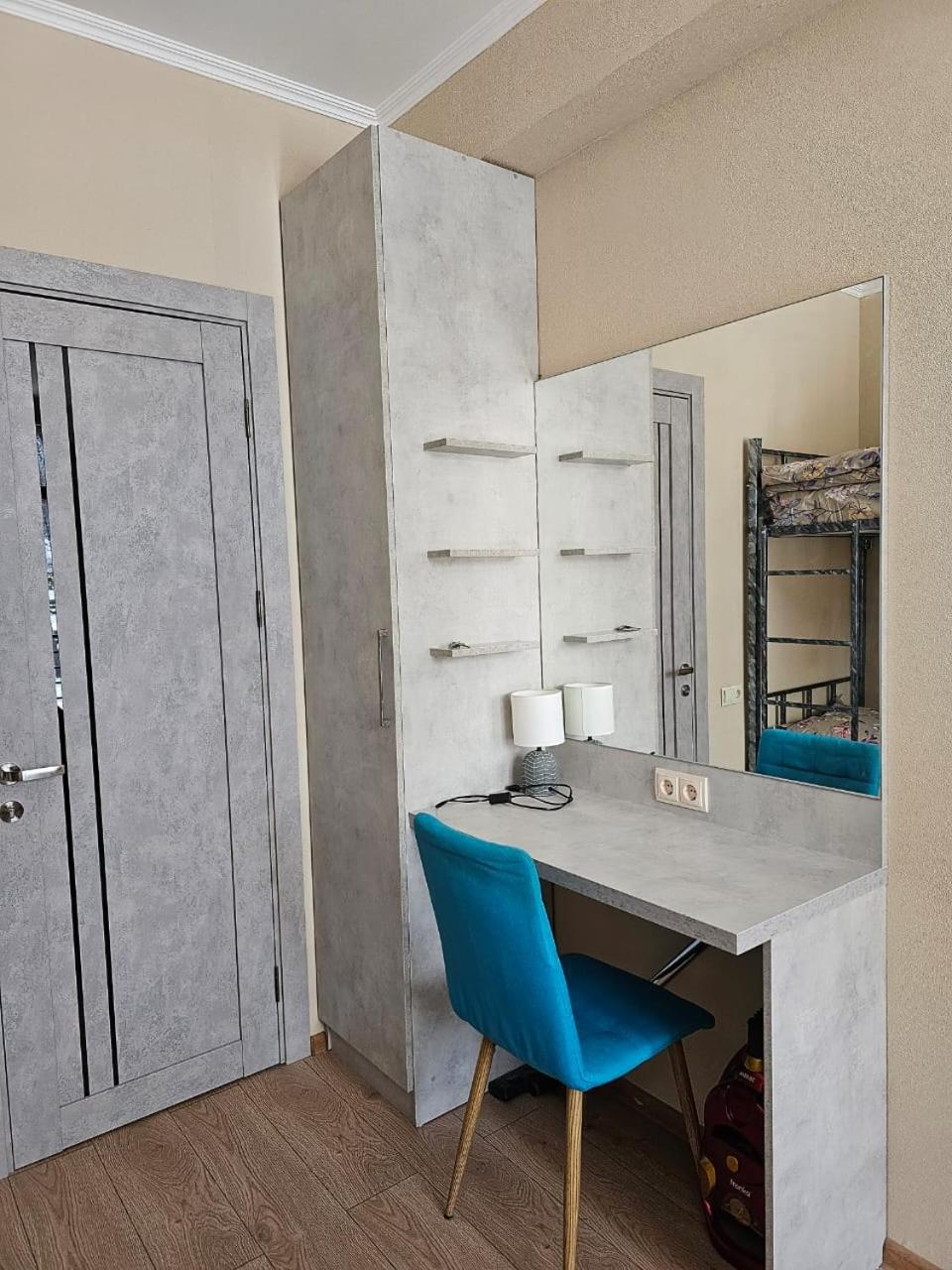 One-Bedroom Apartment photo 2