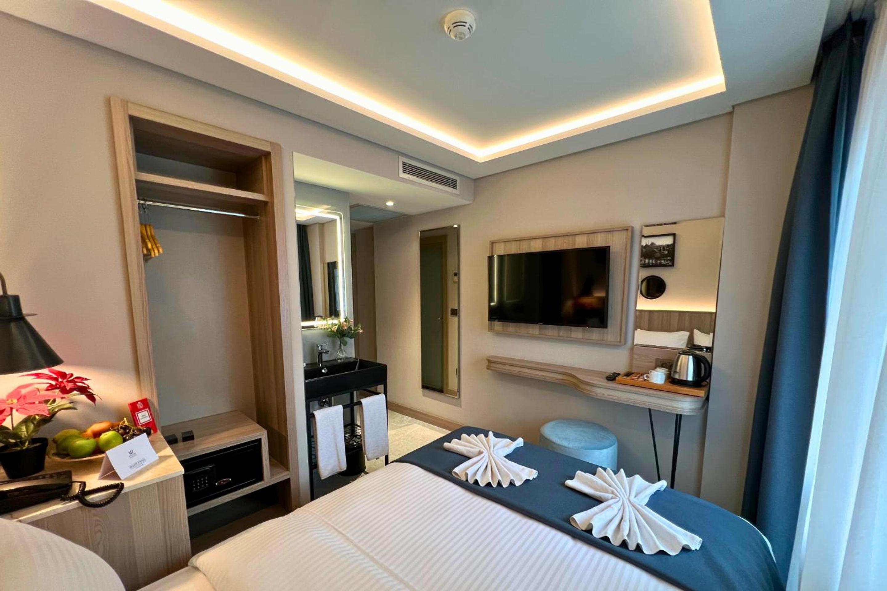 Double Room with Balcony photo 3